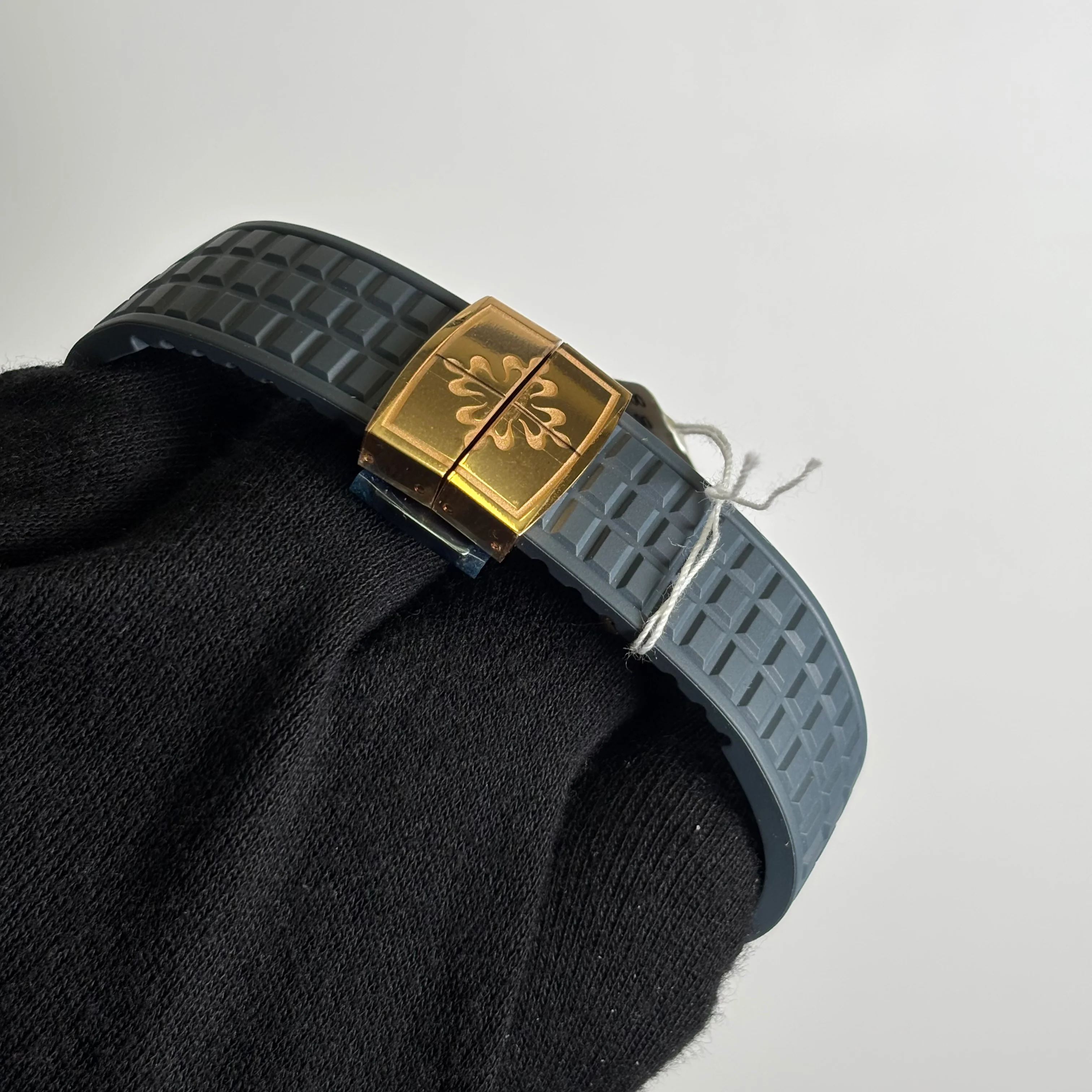 Patek Philippe Aquanuat 38.8mm Blue Dial Watch Ref# 5269R-001 - Image 4