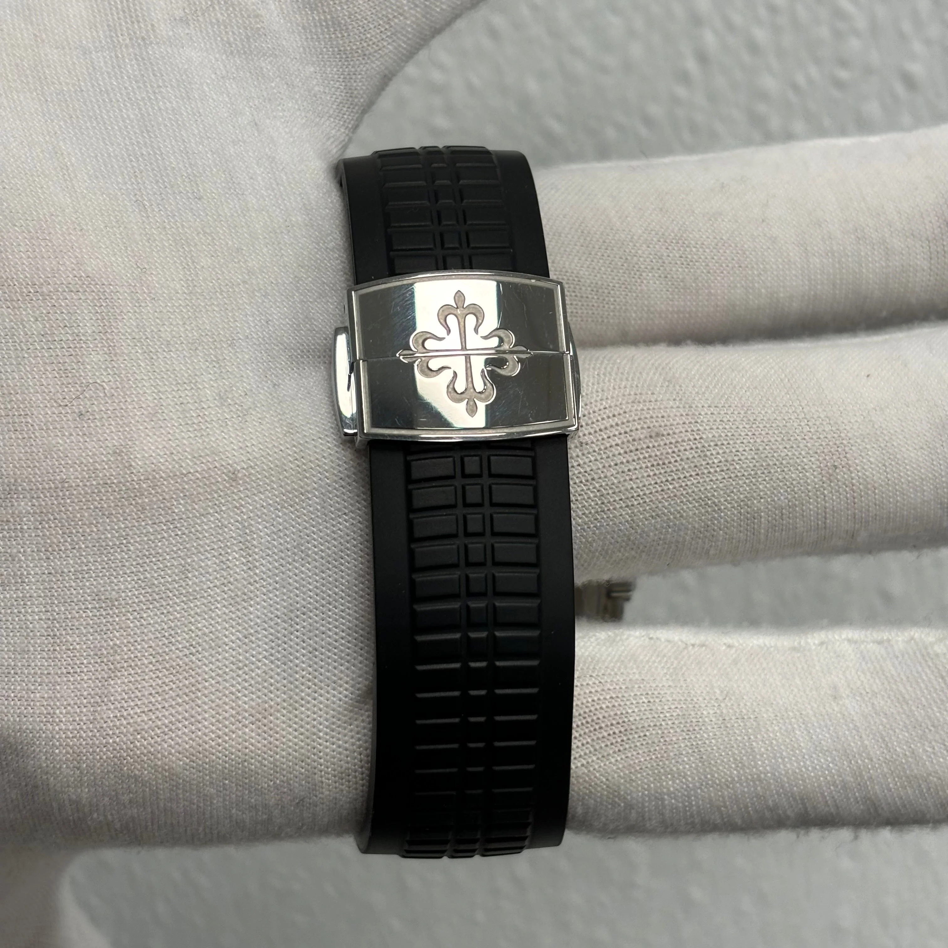 Patek Philippe Aquanuat 40mm Grey Dial Ref# 5167A-001 - Image 4