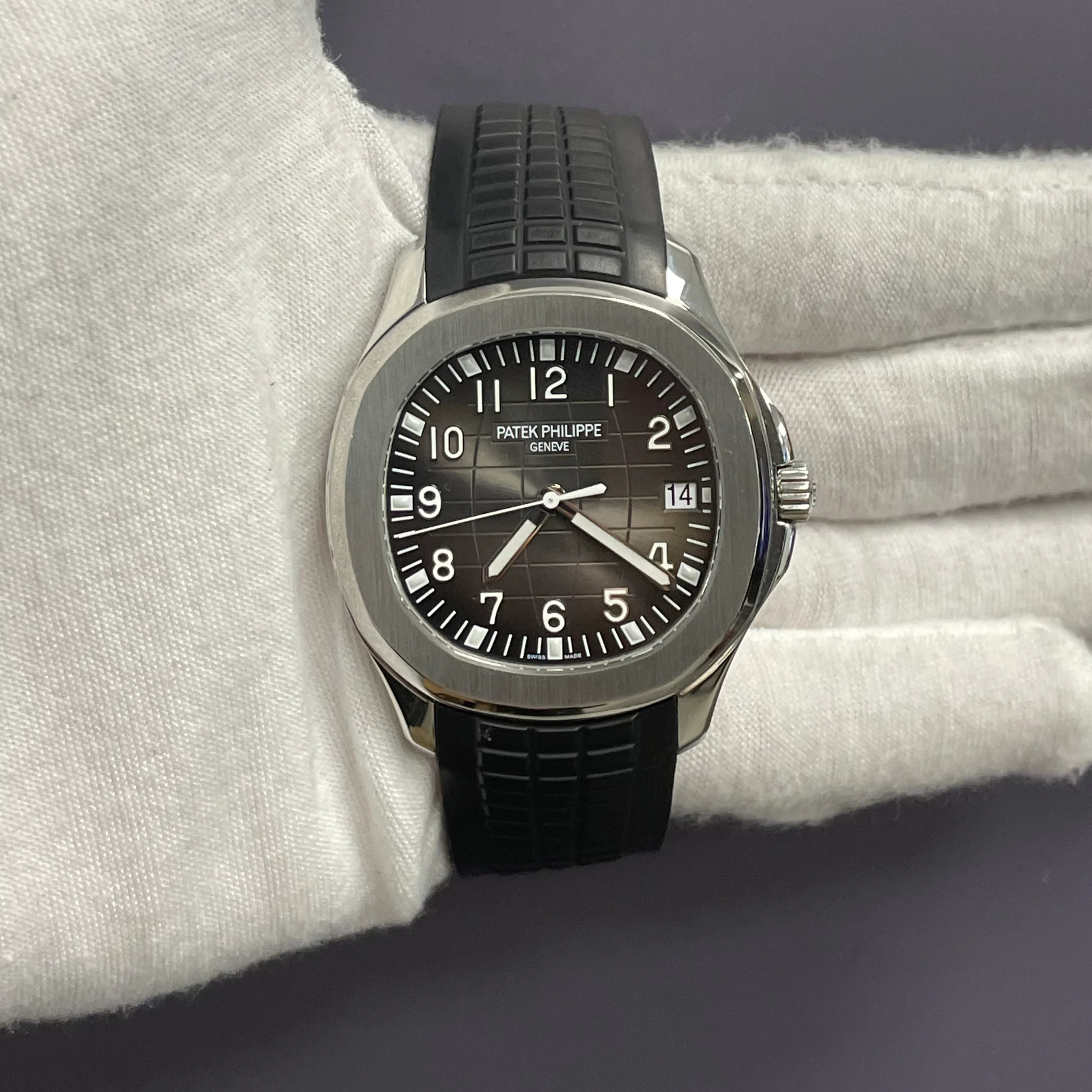 Patek Philippe Aquanuat 40mm Grey Dial Watch Ref# 5167A-001 - Image 2