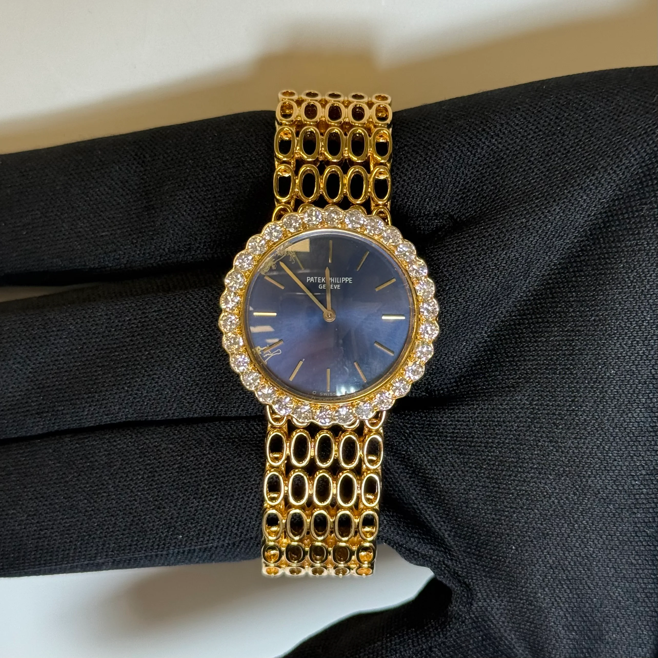 Patek Philippe Ladies 25mm Blue Dial Watch Ref# 4185/1 - Image 2