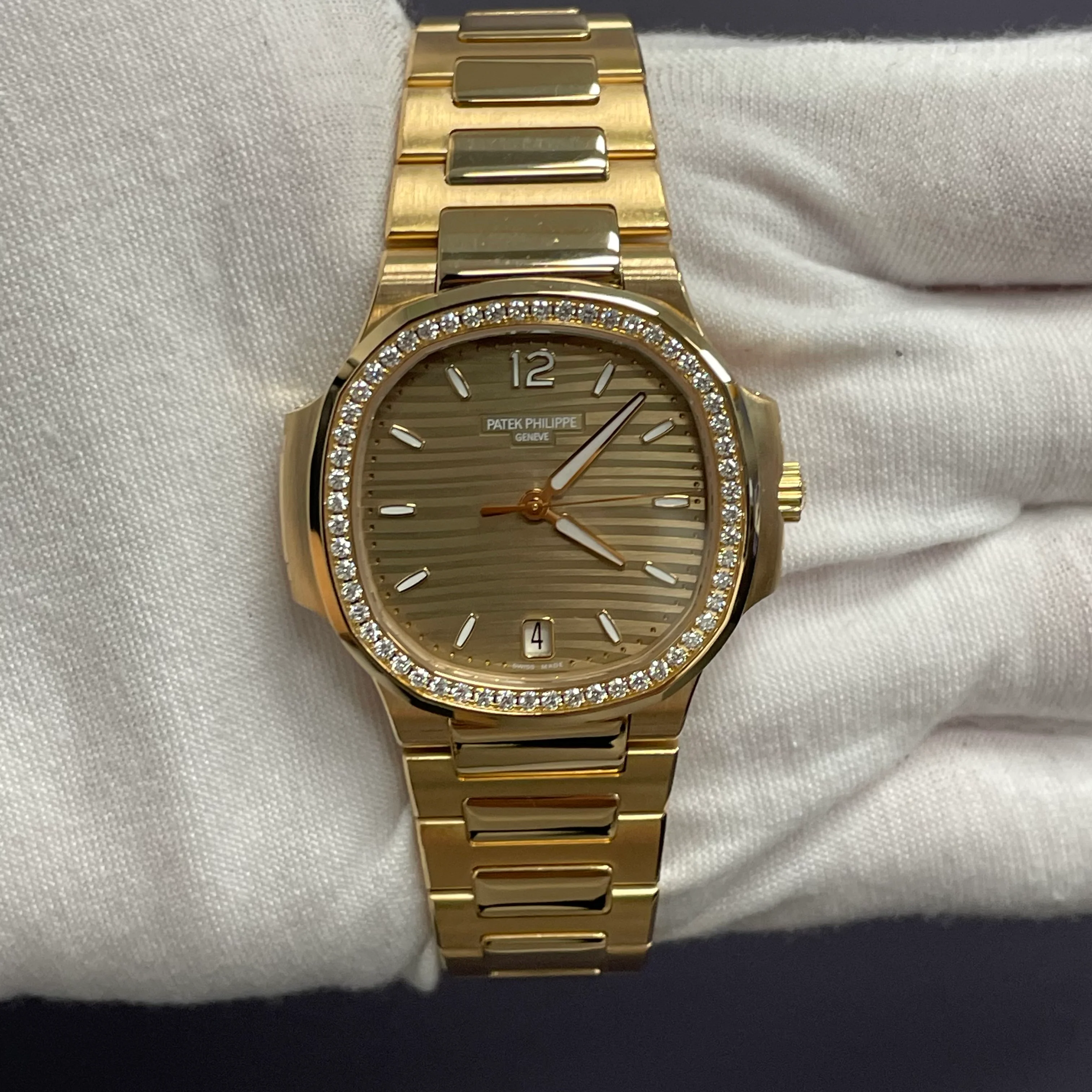 Patek Philippe Nautilus 35mm Champagne Dial Watch Ref# 7118/1200R-010 - Image 2