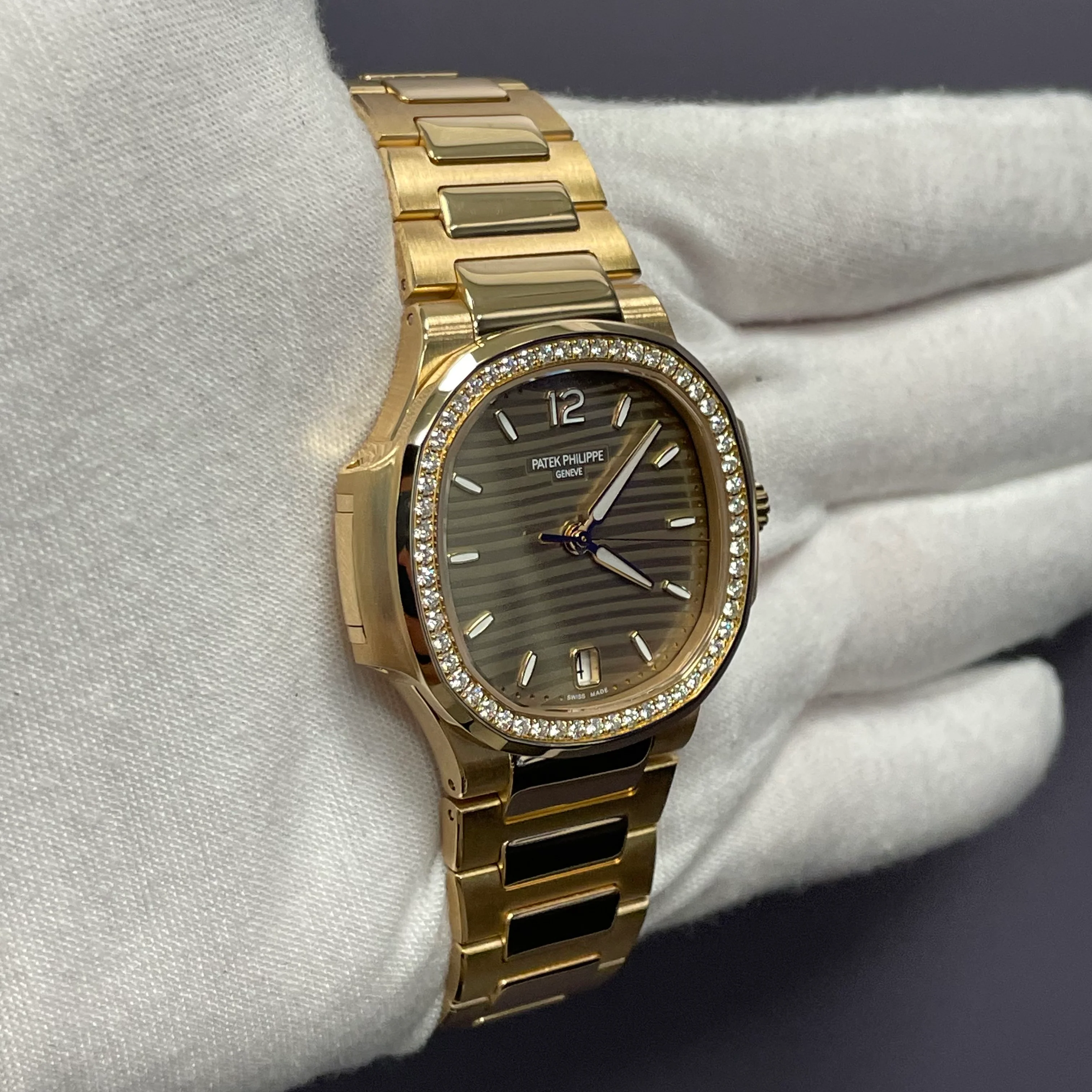 Patek Philippe Nautilus 35mm Champagne Dial Watch Ref# 7118/1200R-010 - Image 3