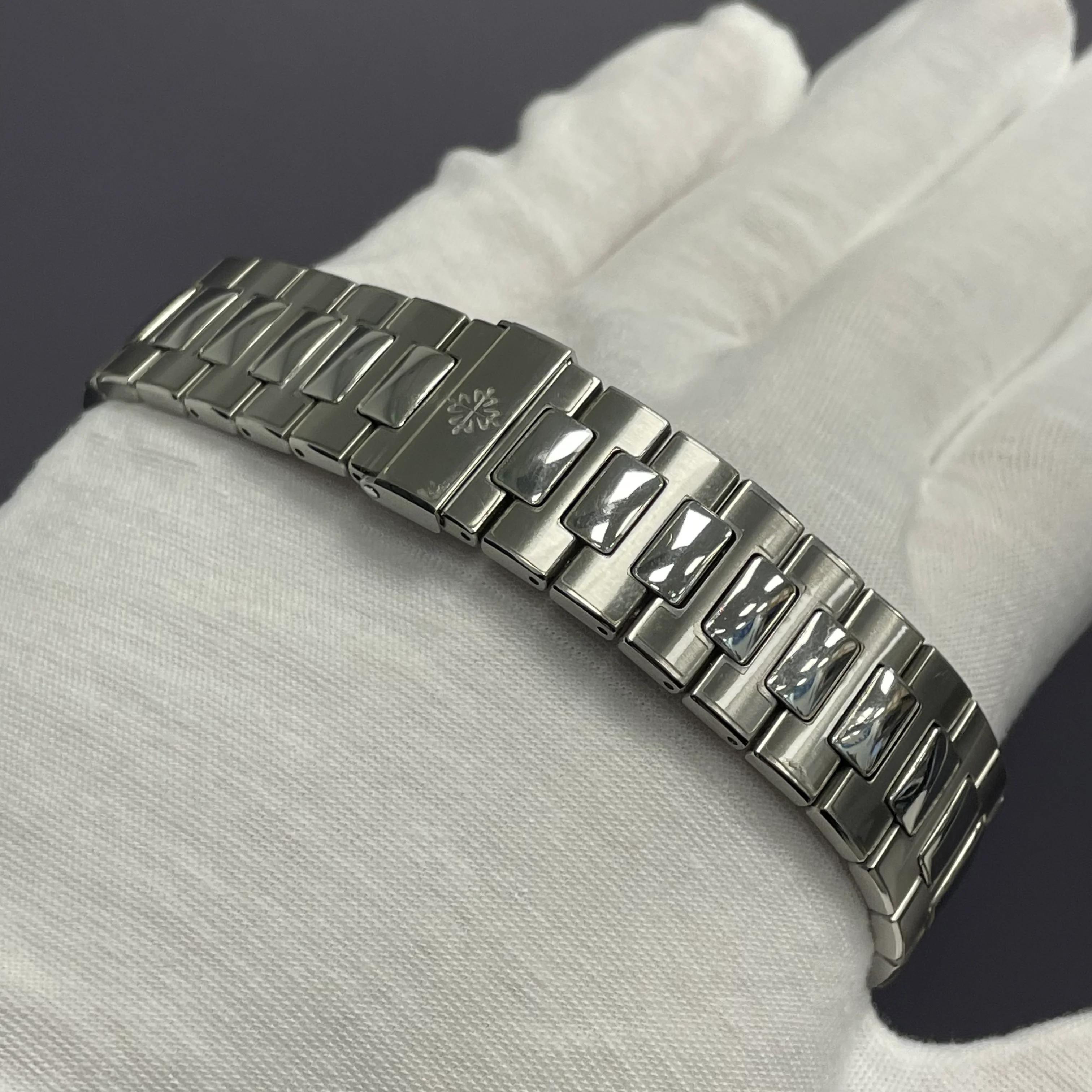 Patek Philippe Nautilus 40.5mm Blue Dial Watch Ref# 5712/1A-001 - Image 4