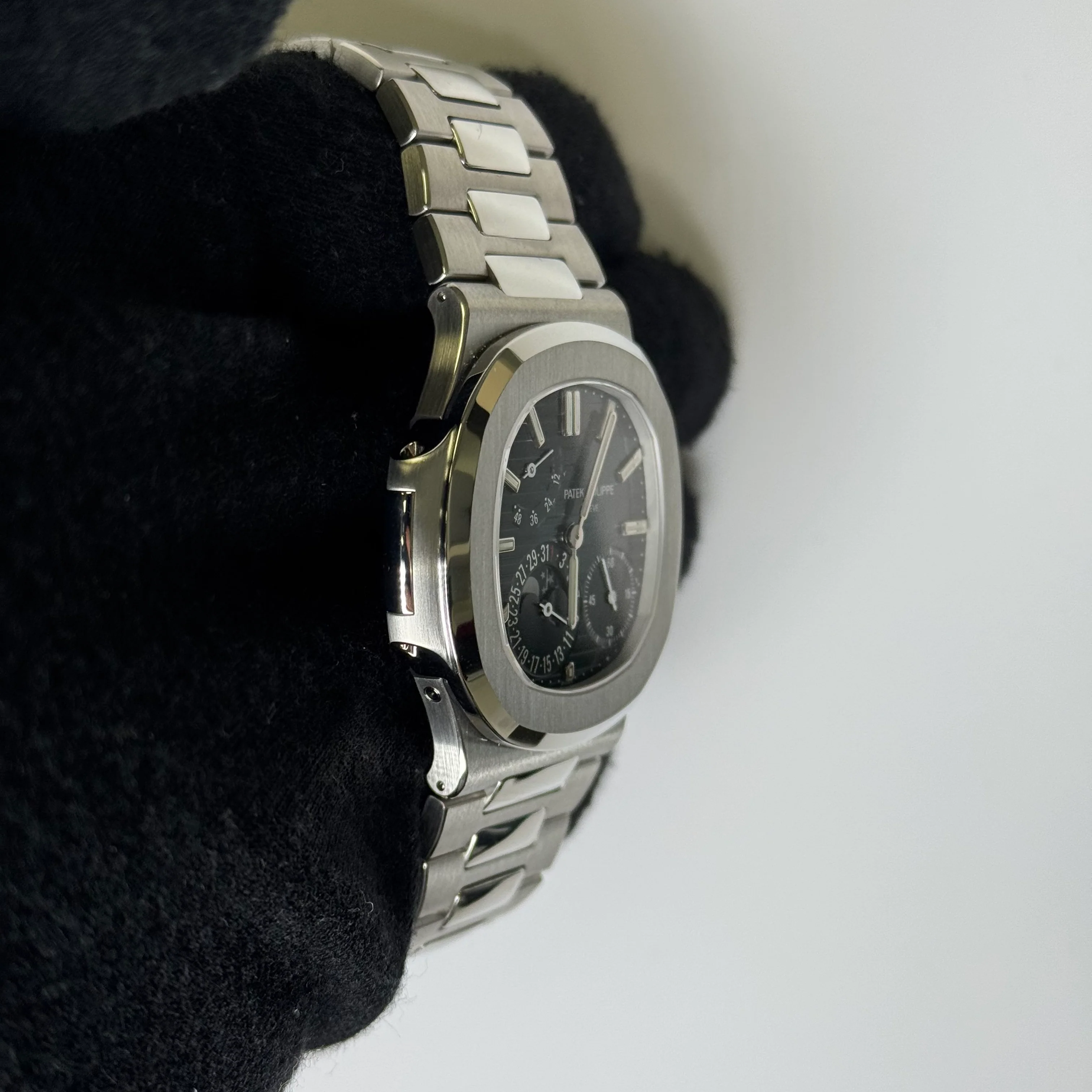 Patek Philippe Nautilus 40.5mm Blue Dial Watch Ref# 5712/1A-001 - Image 3