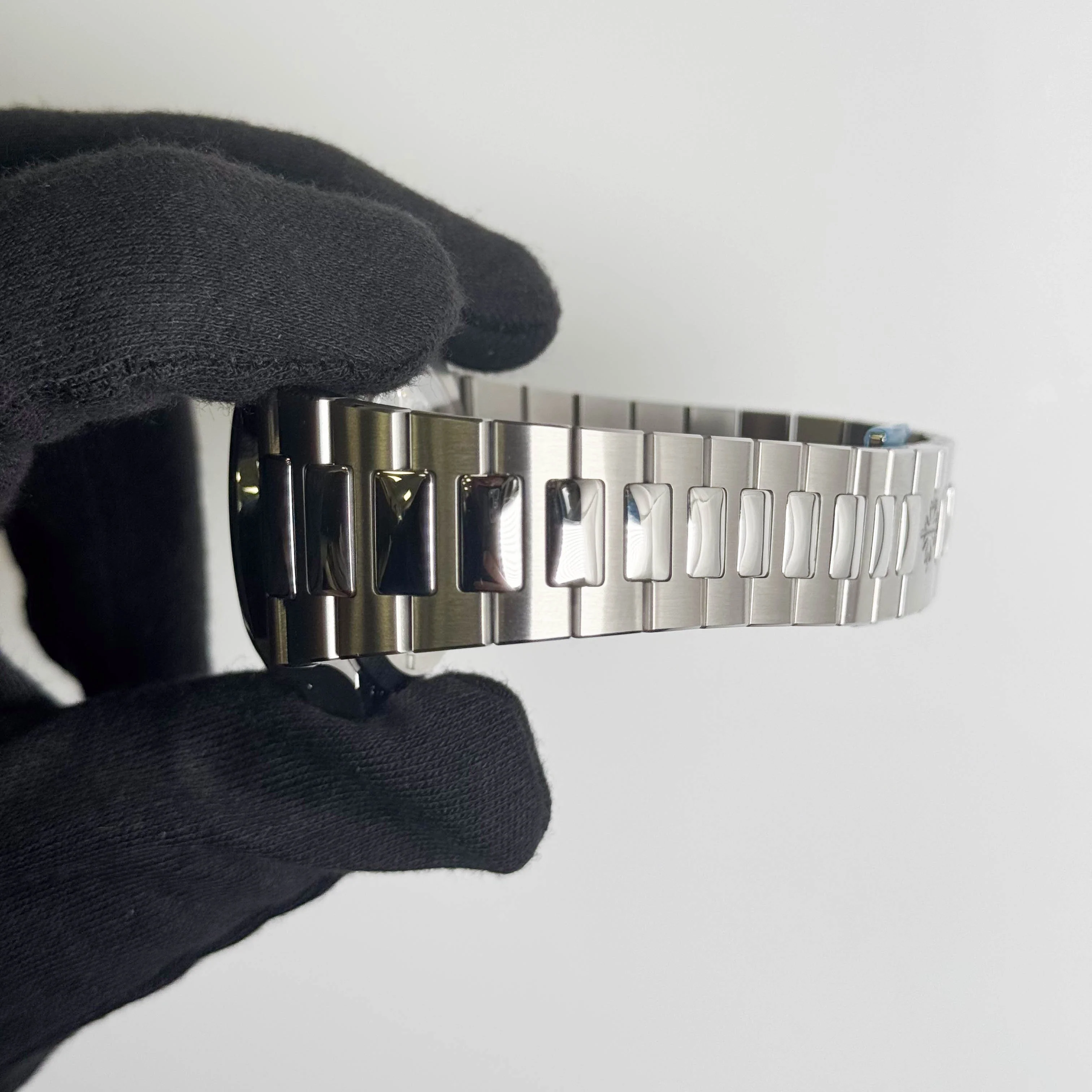 Patek Philippe Nautilus 40.5mm Blue Dial Watch Ref# 5990/1A-001 - Image 5