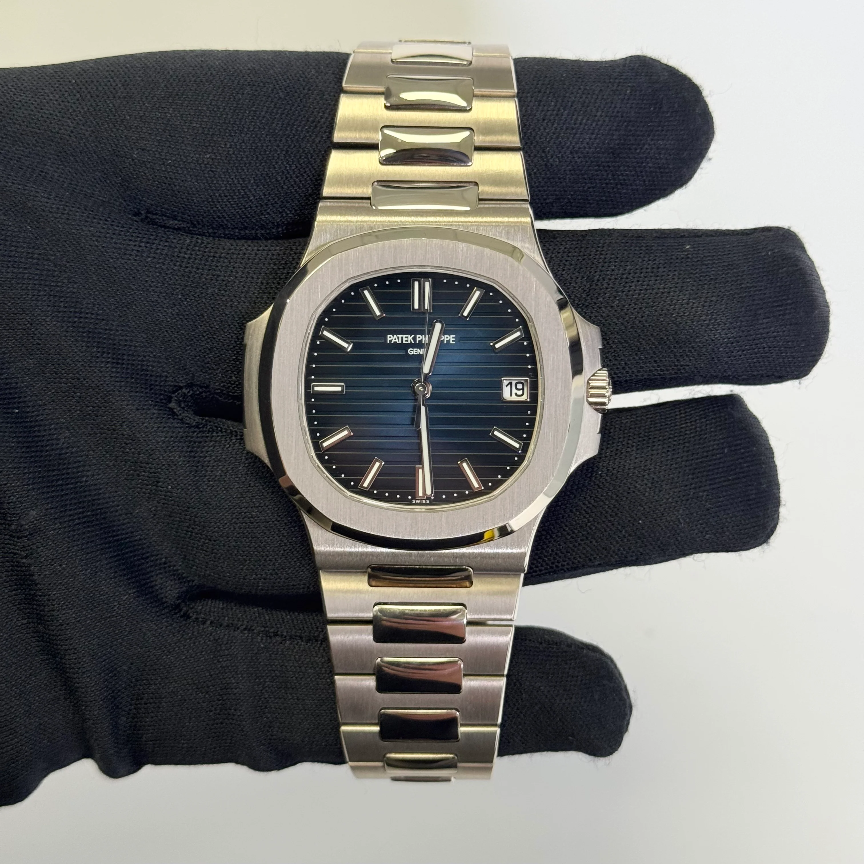 Patek Philippe Nautilus 40mm Blue Dial Watch Ref# 5811/1G-001 - Image 2