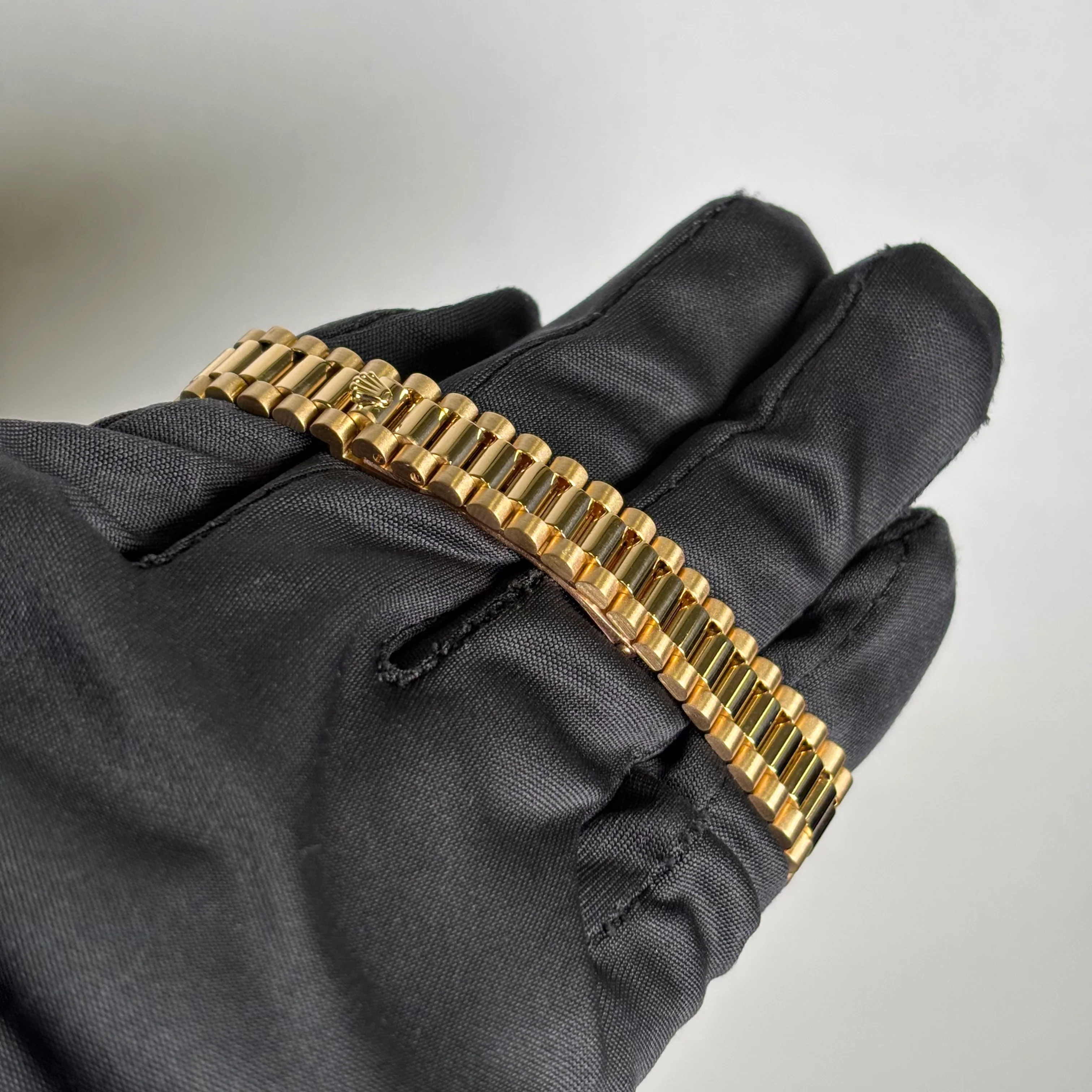 Rolex Datejust 26mm Champagne Dial Watch Ref# 69138 - Image 4