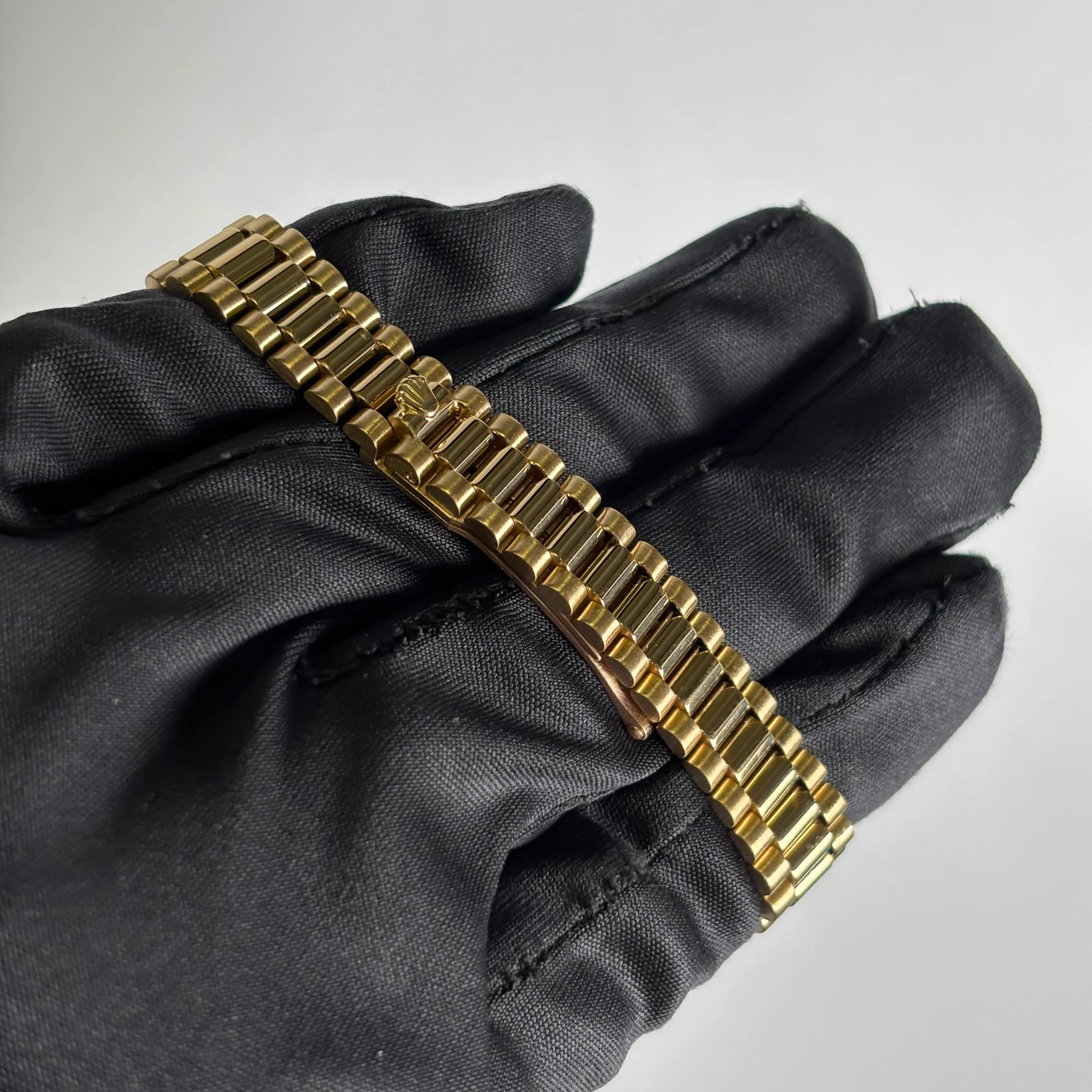 Rolex Datejust 26mm Champagne Dial Watch Ref# 69178 - Image 4