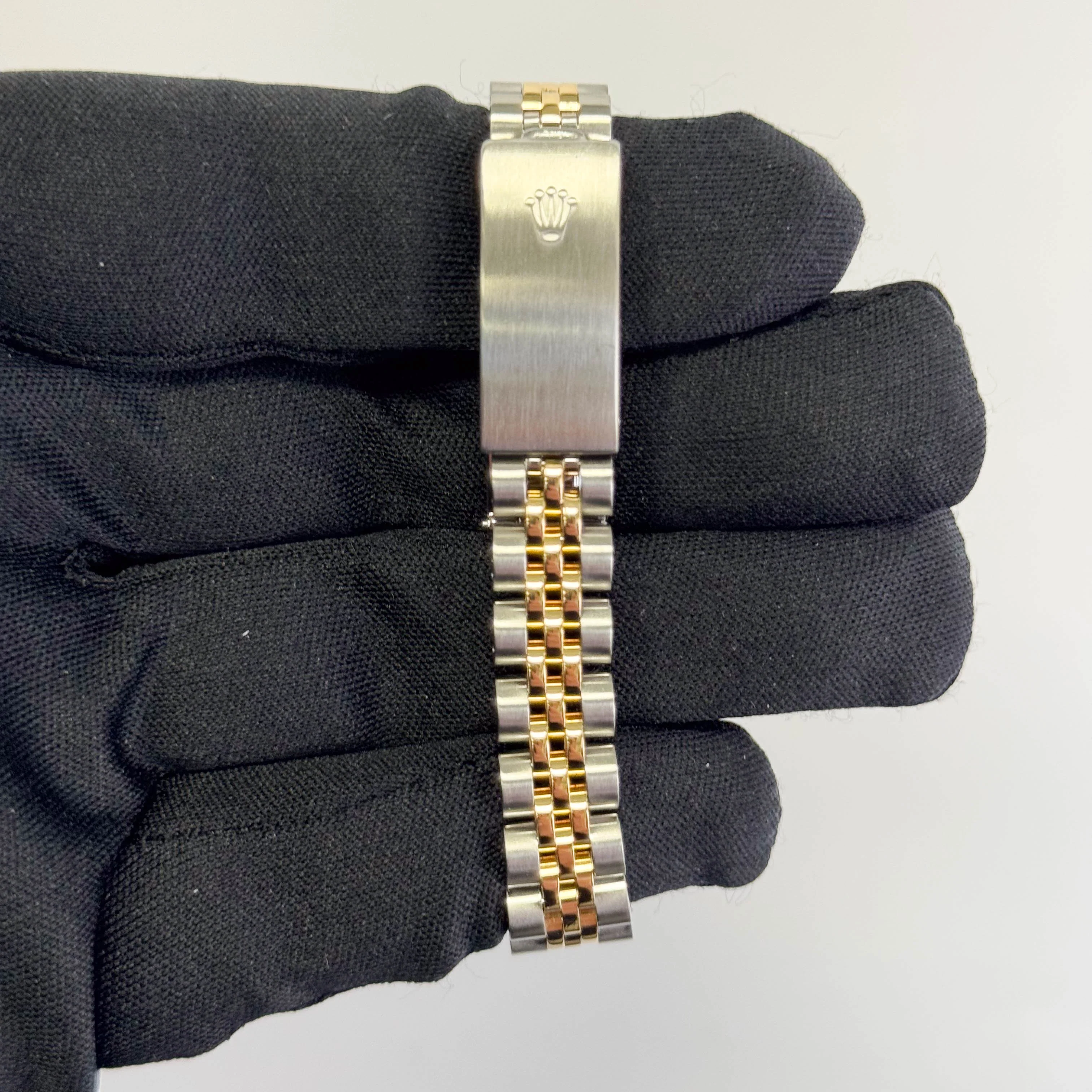 Rolex Datejust 26mm MOP Dial Watch Ref# 69173 - Image 4