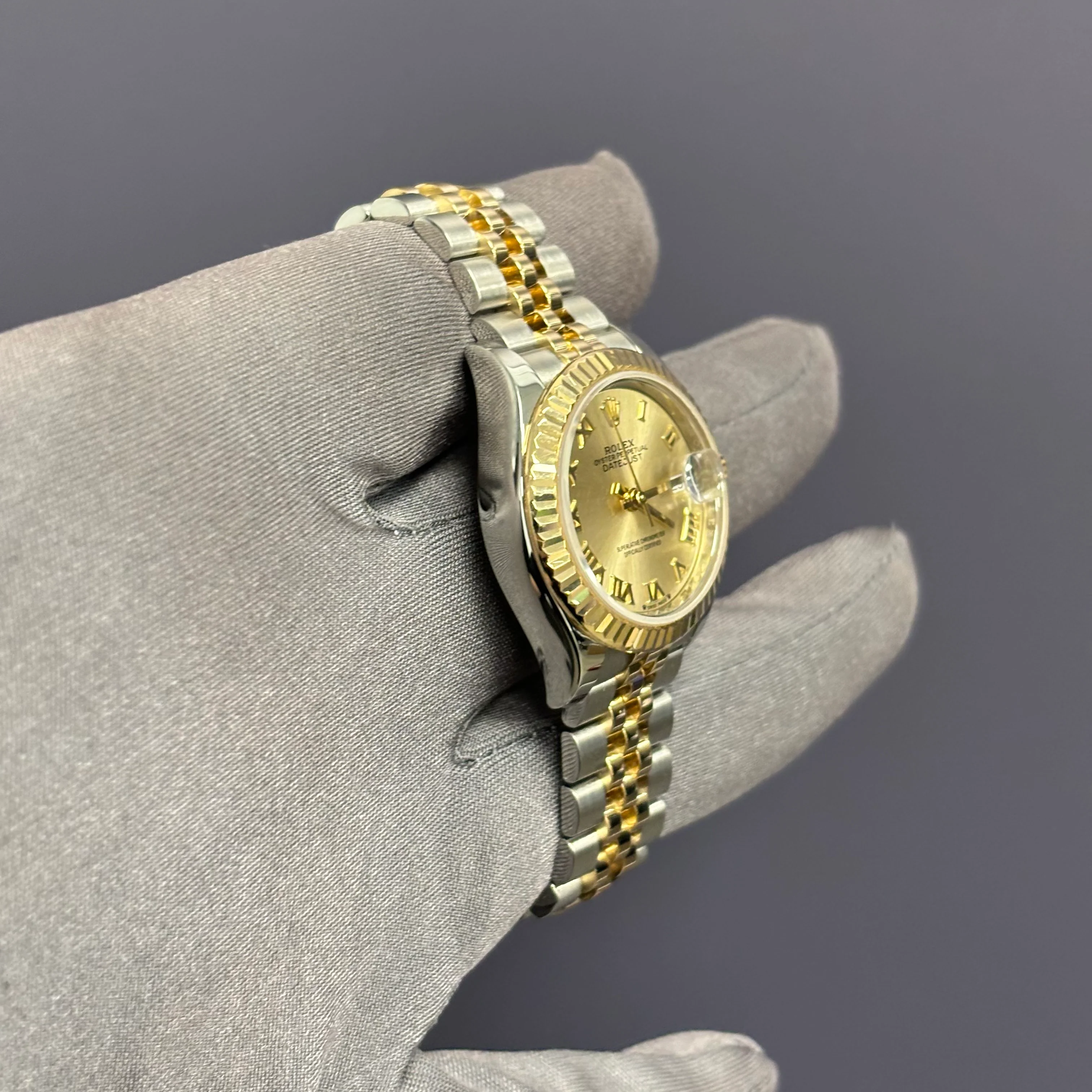 Rolex Datejust 28mm Champagne Dial Watch Ref# 279173 - Image 3