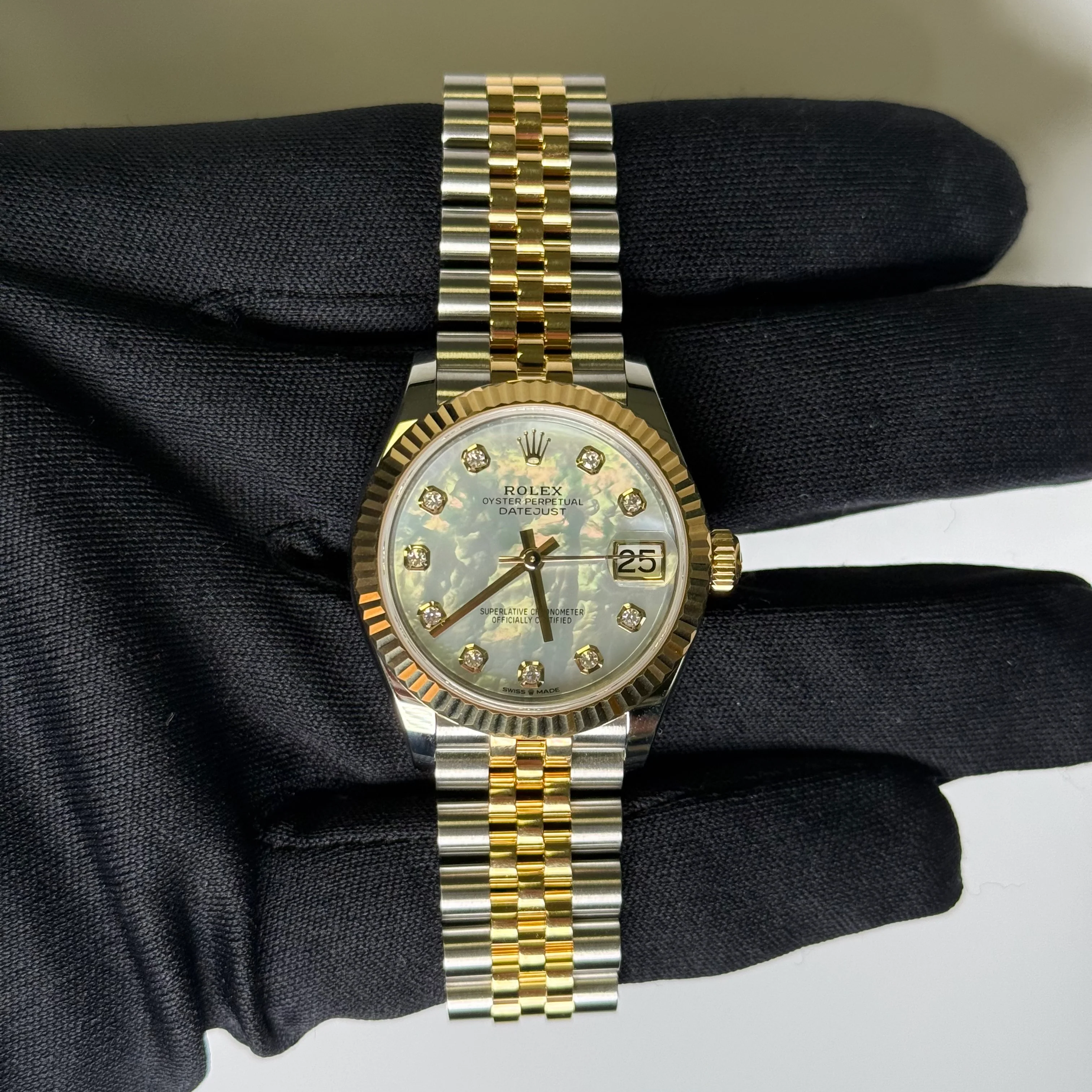Rolex Datejust 31mm MOP Dial Watch Ref# 278273 - Image 2