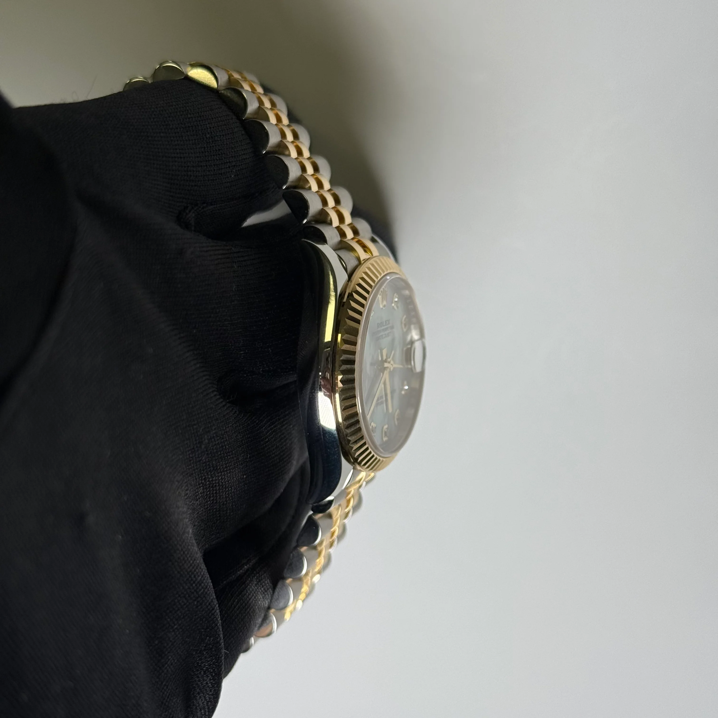 Rolex Datejust 31mm MOP Dial Watch Ref# 278273 - Image 3