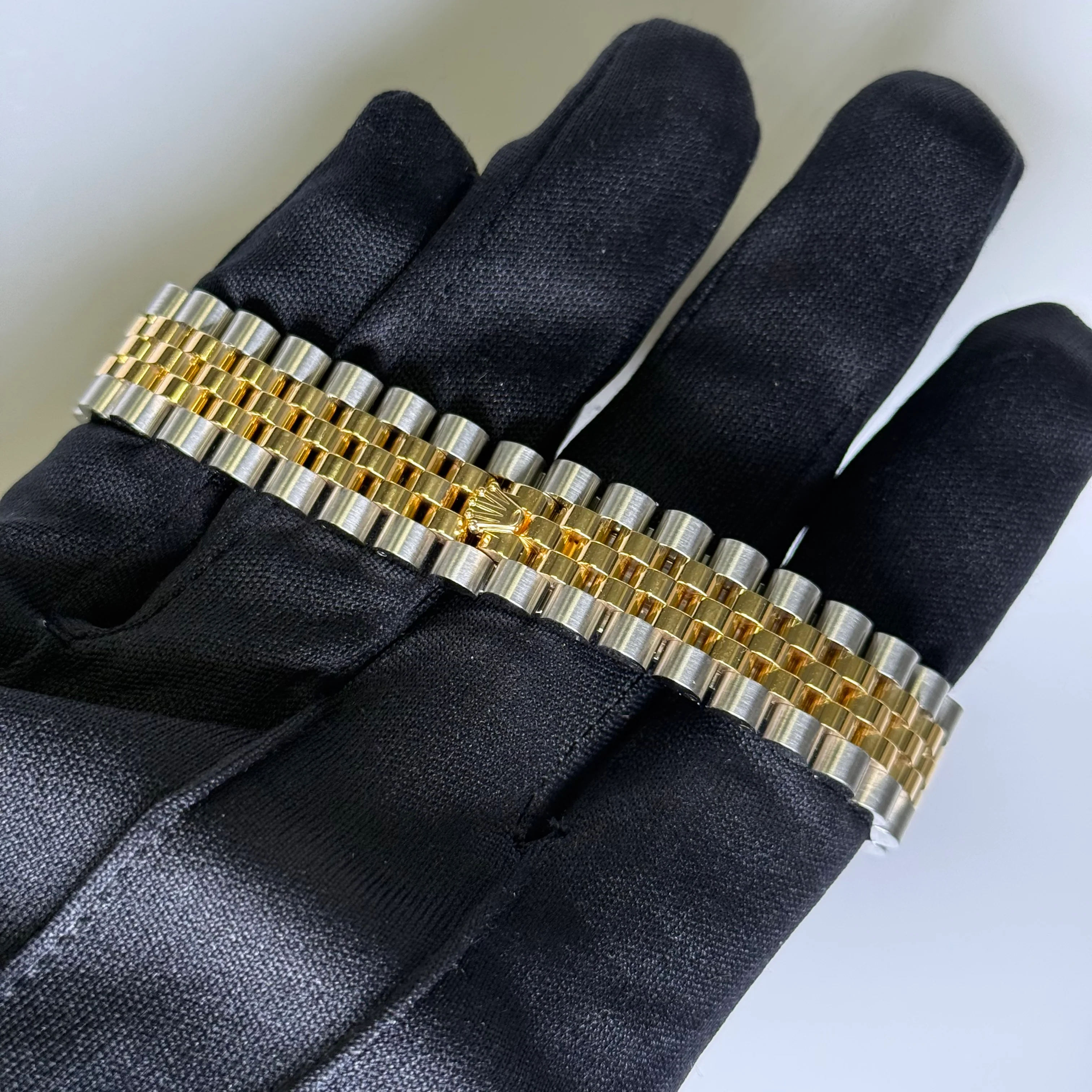 Rolex Datejust 31mm MOP Dial Watch Ref# 278273 - Image 4