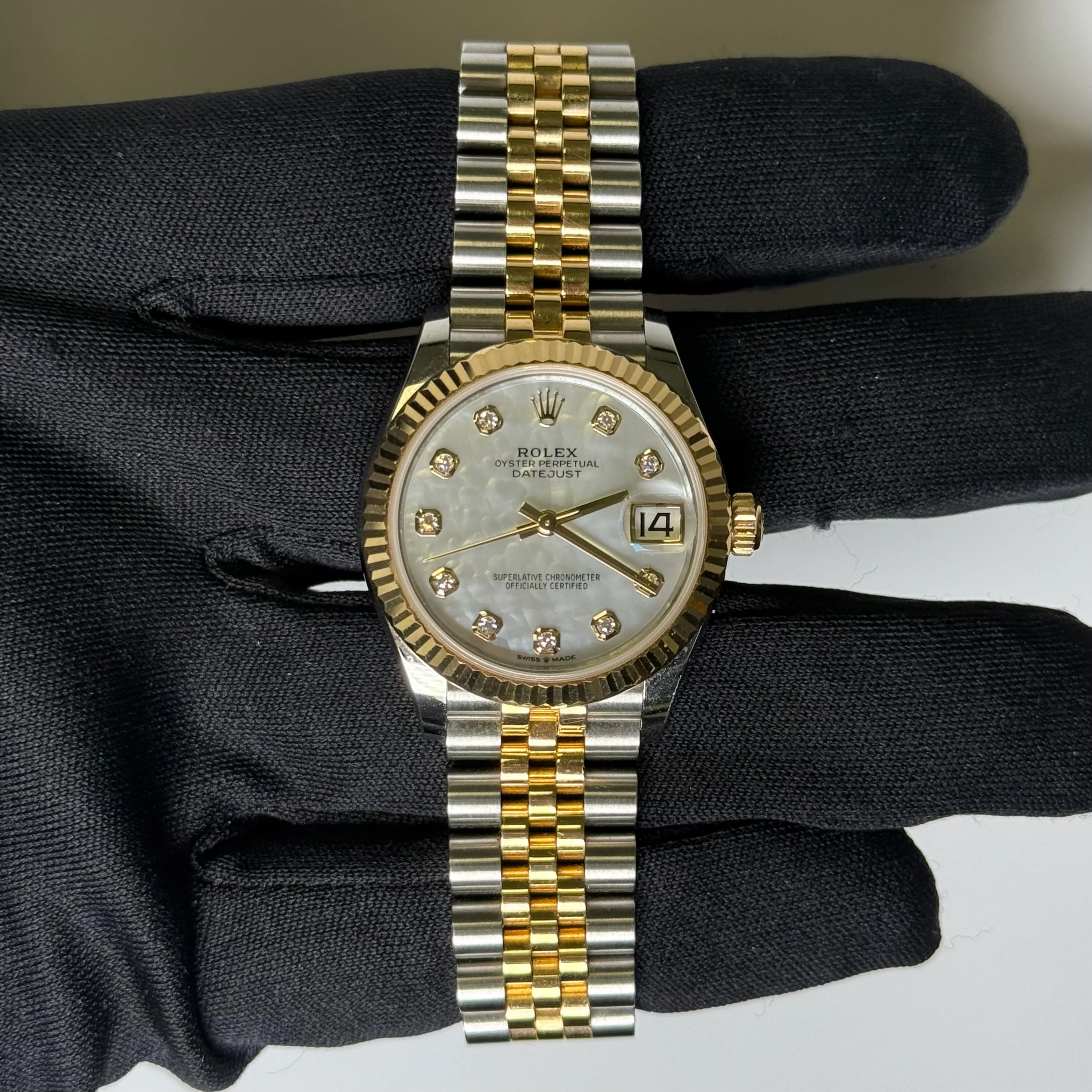 Rolex Datejust 31mm MOP Dial Watch Ref# 278273 - Image 2