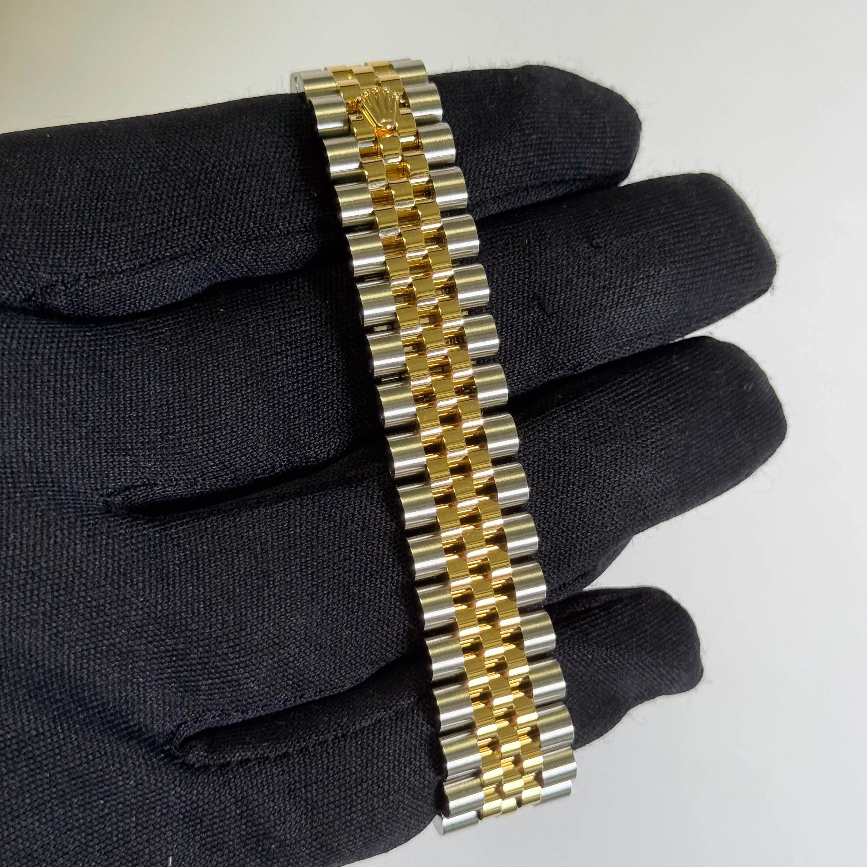 Rolex Datejust 31mm MOP Dial Watch Ref# 278273 - Image 4
