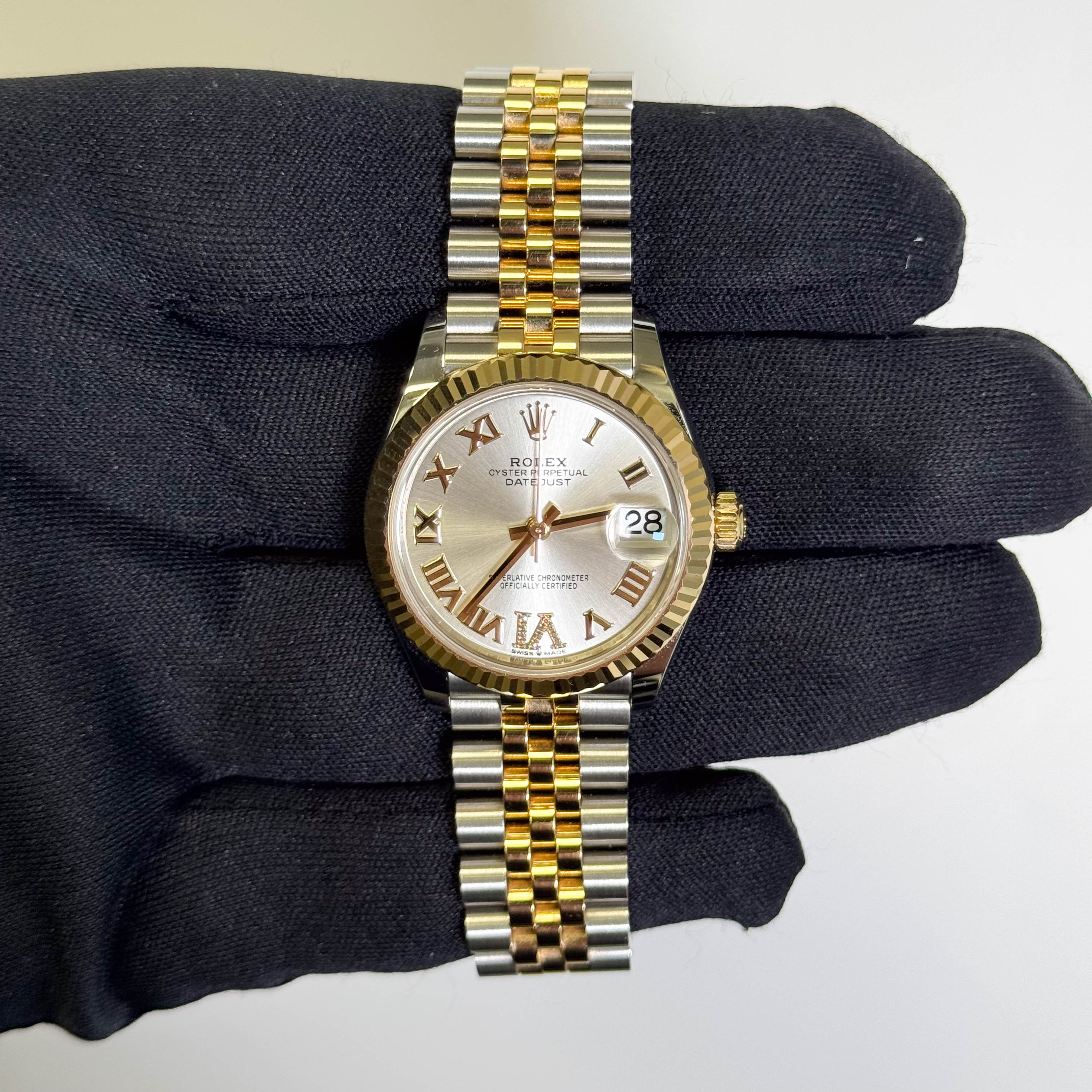 Rolex Datejust 31mm Silver Dial Watch Ref# 278273 - Image 2