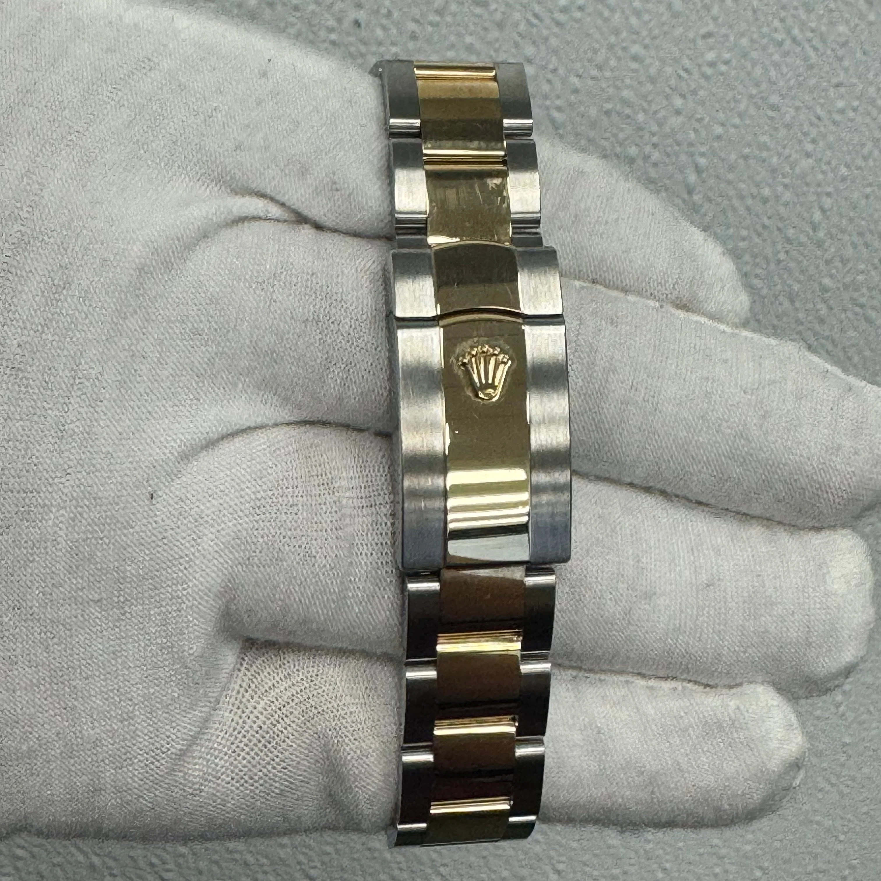 Rolex Datejust 36mm Champagne Motif Dial Watch Ref# 126233 - Image 4