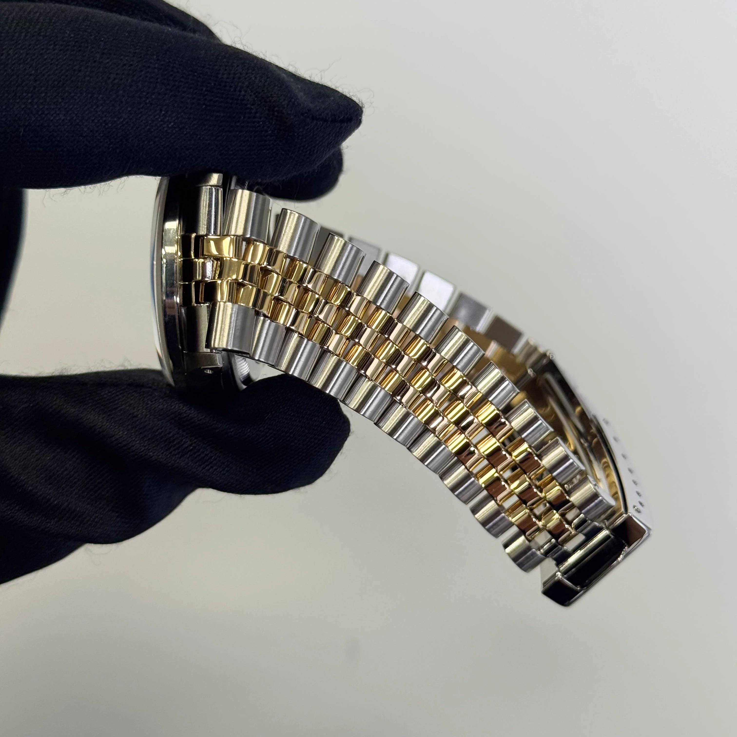 Rolex Datejust 36mm MOP Dial Watch Ref# 16233 - Image 5
