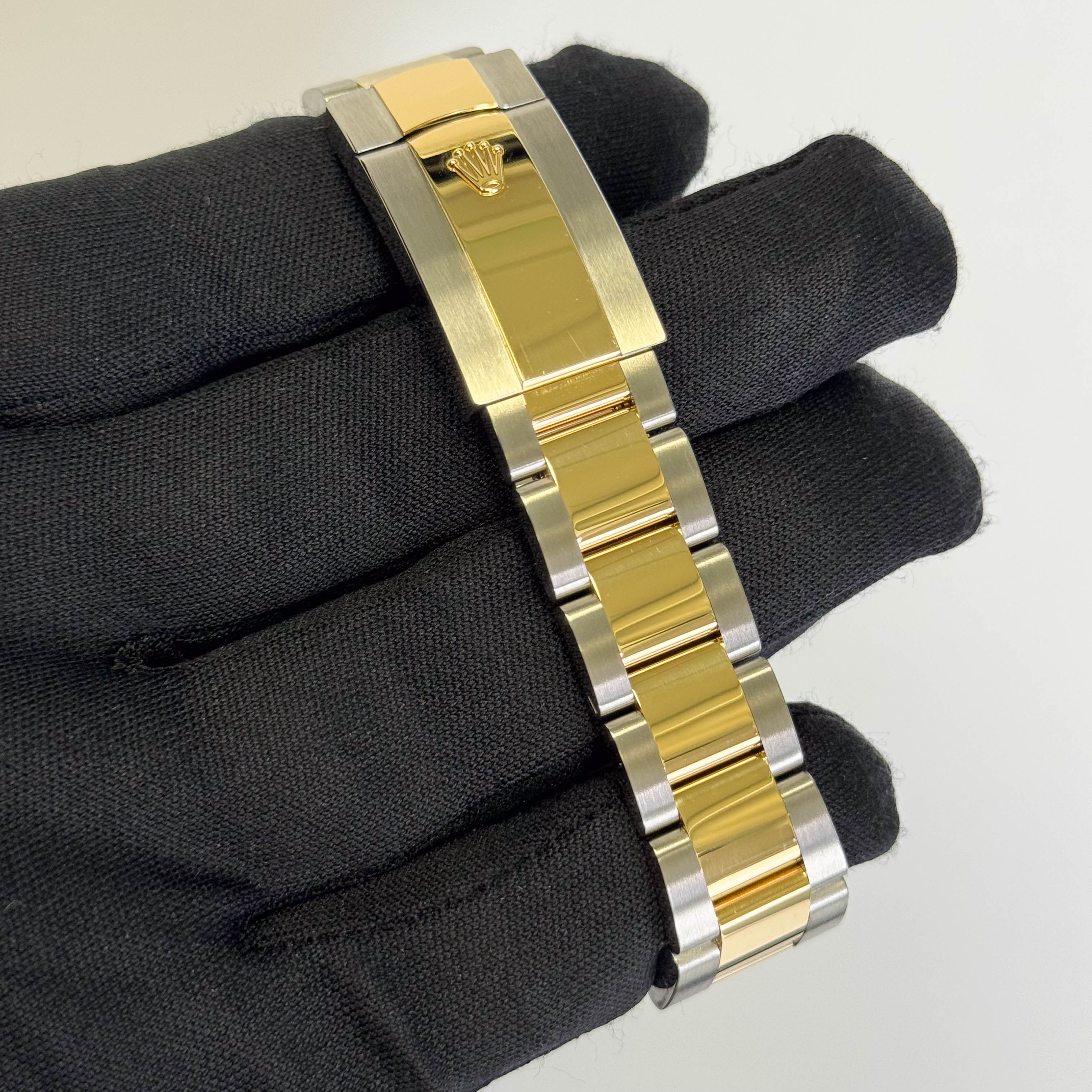 Rolex Datejust 36mm Olive Green Roman Dial Ref# 126233 - Image 4