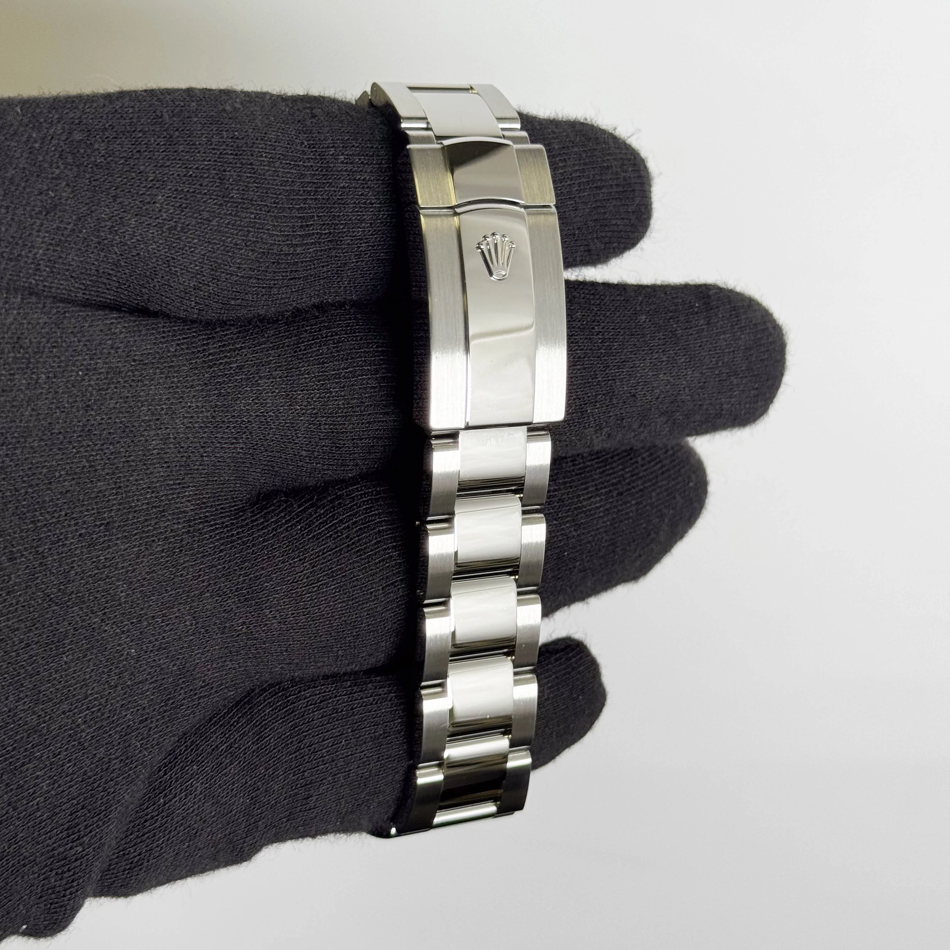 Rolex Datejust 41mm Black Dial Watch Ref# 126334 - Image 4