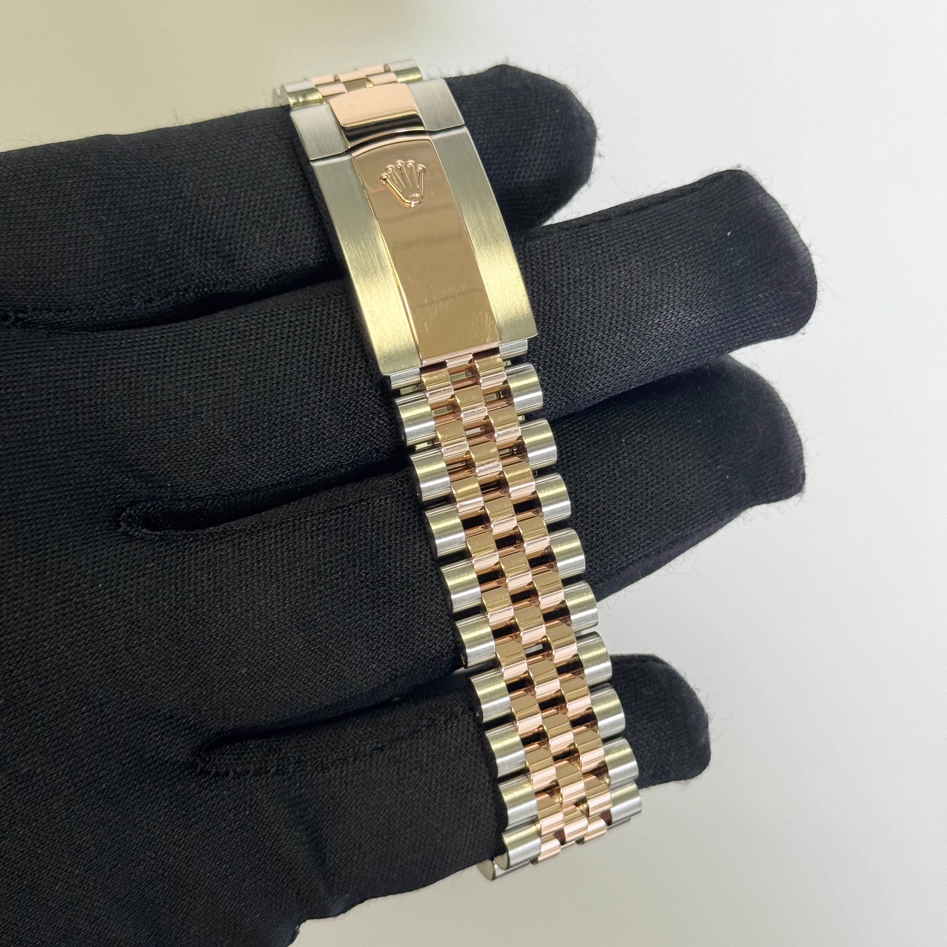 Rolex Datejust 41mm Pink Dial Watch Ref# 126331 - Image 4
