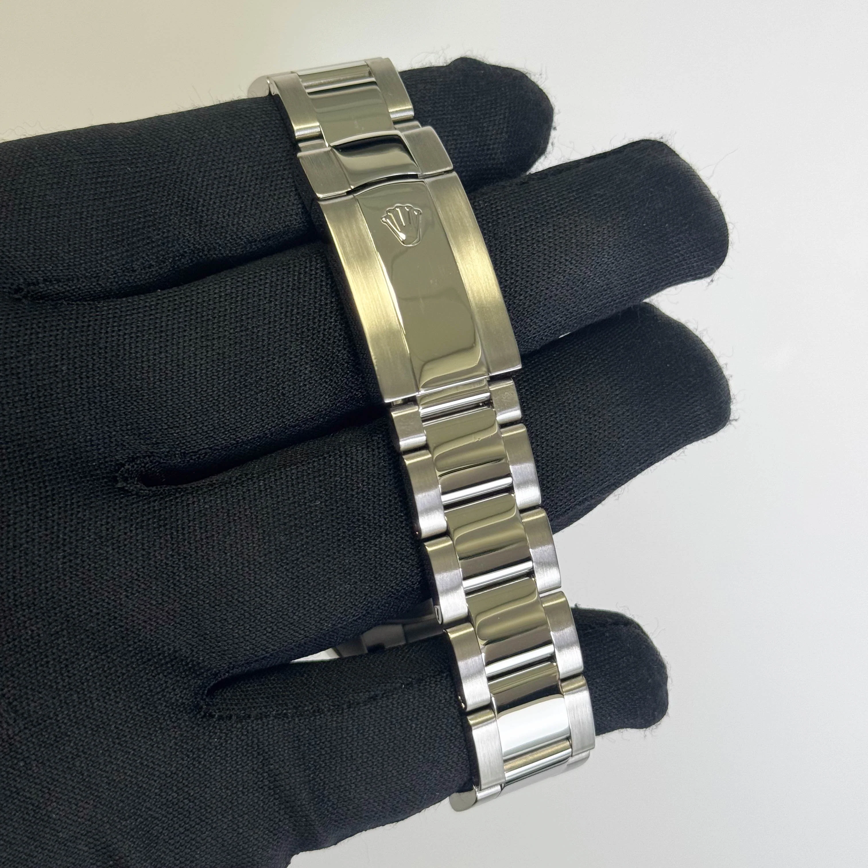 Rolex Milgauss 40mm Black Dial Watch Ref# 116400V - Image 4