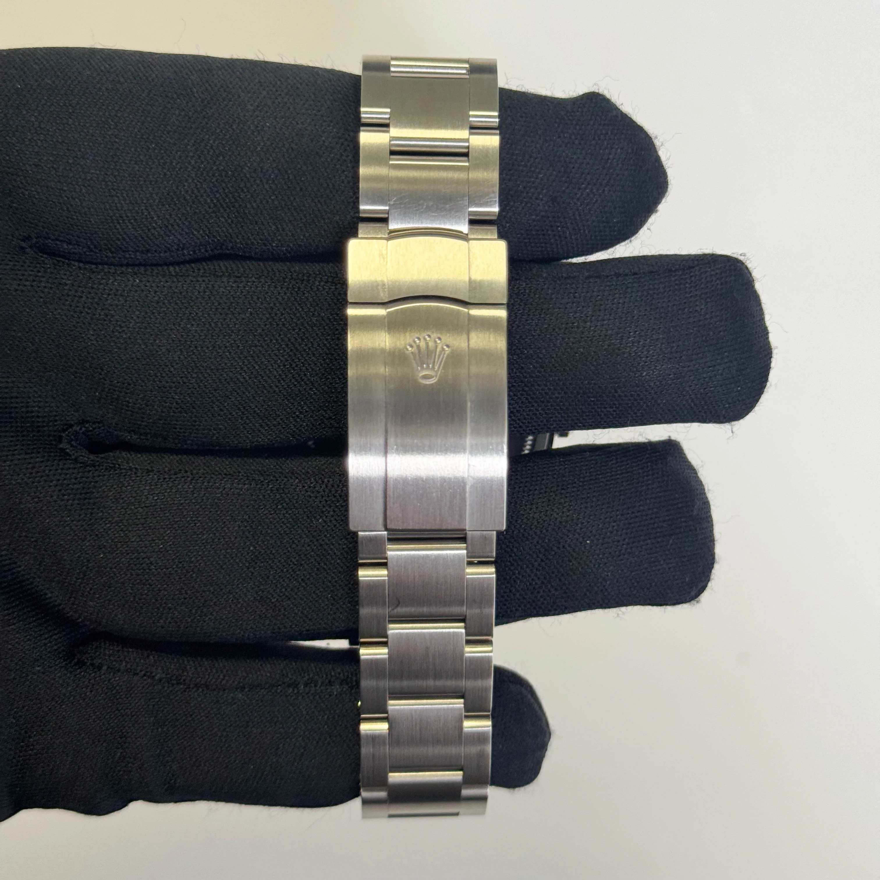 Rolex Oyster Perpetual 36mm Lavender Dial Watch Ref# 126000 - Image 4