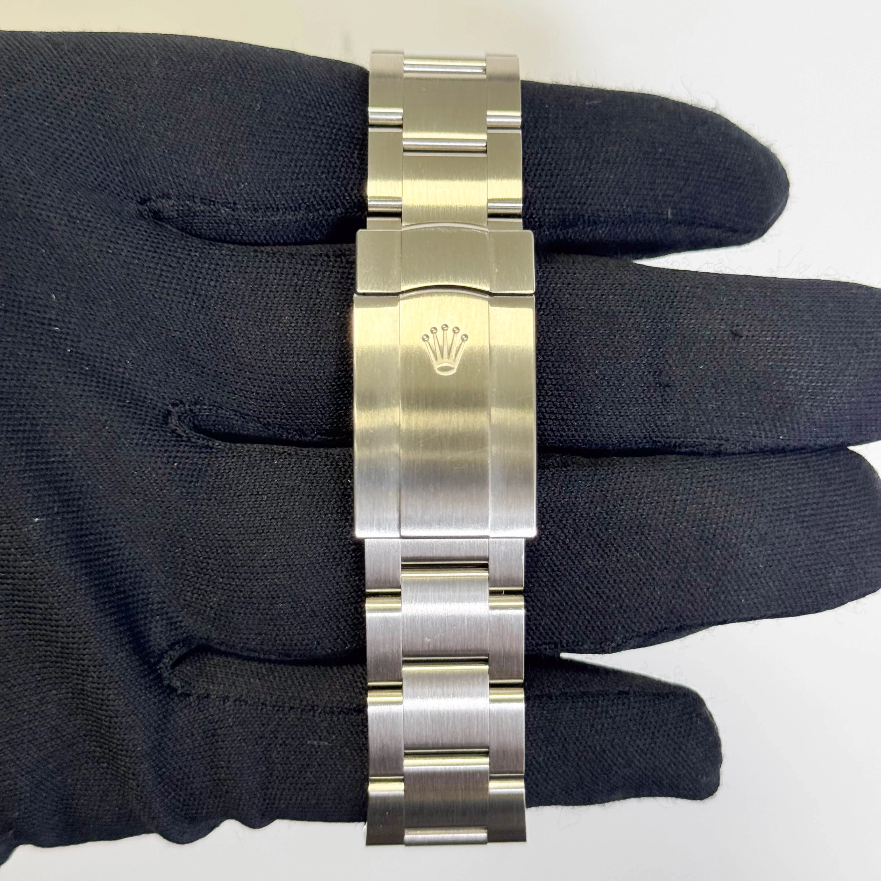 Rolex Oyster Perpetual 41mm Beige Dial Watch Ref# 134300 - Image 4