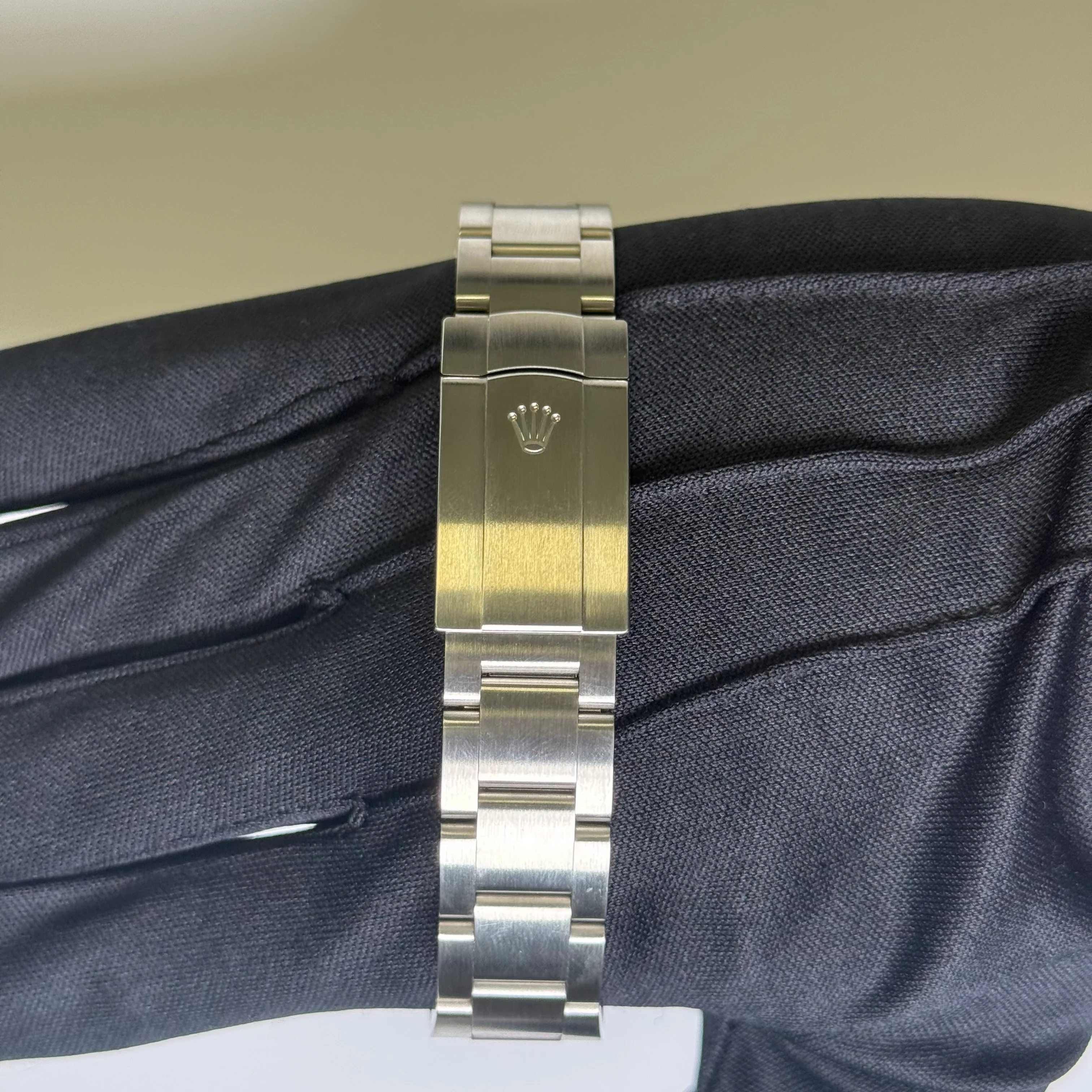 Rolex Oyster Perpetual 41mm Green Dial Watch Ref# 124300 - Image 4