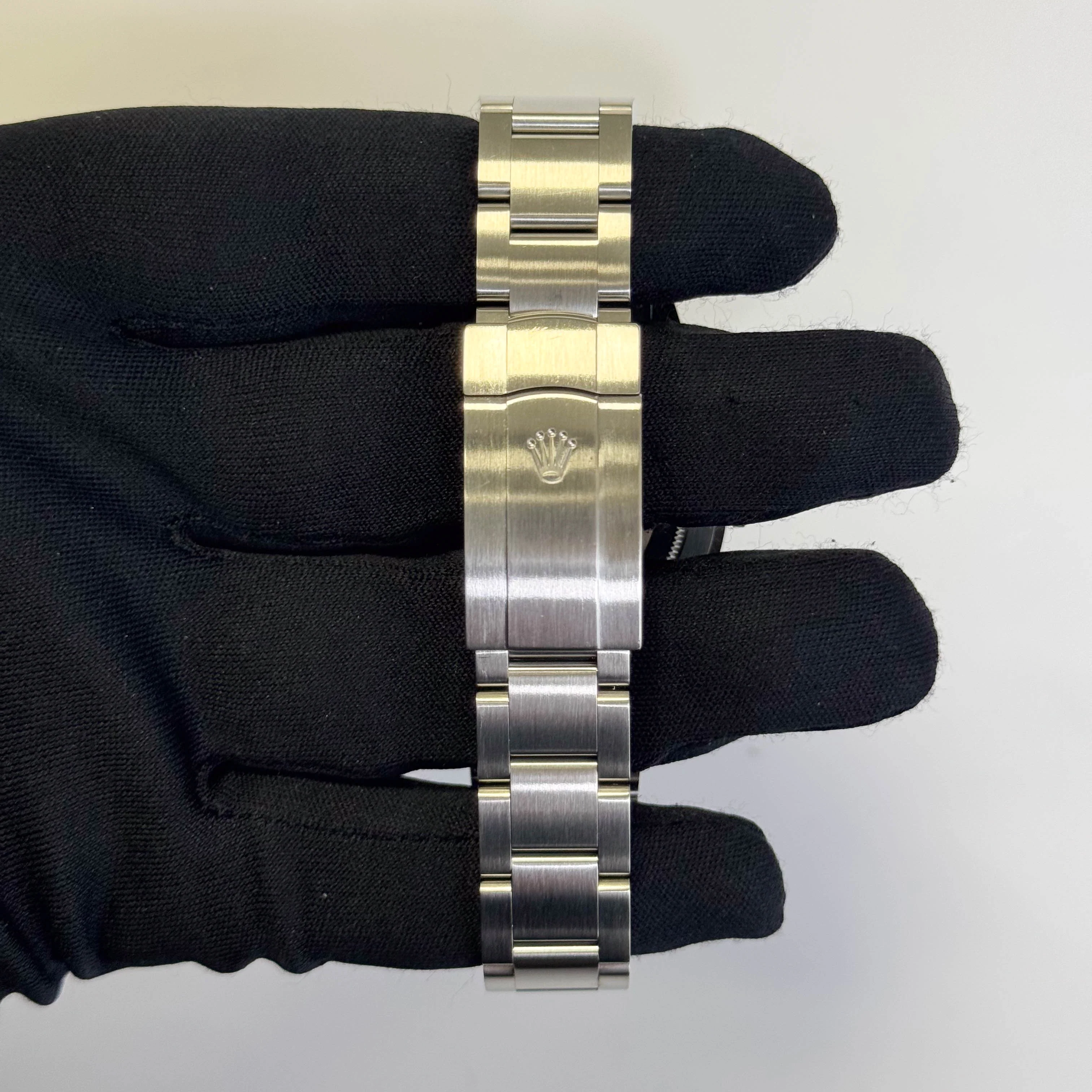 Rolex Oyster Perpetual 41mm Green Dial Watch Ref# 124300 - Image 4