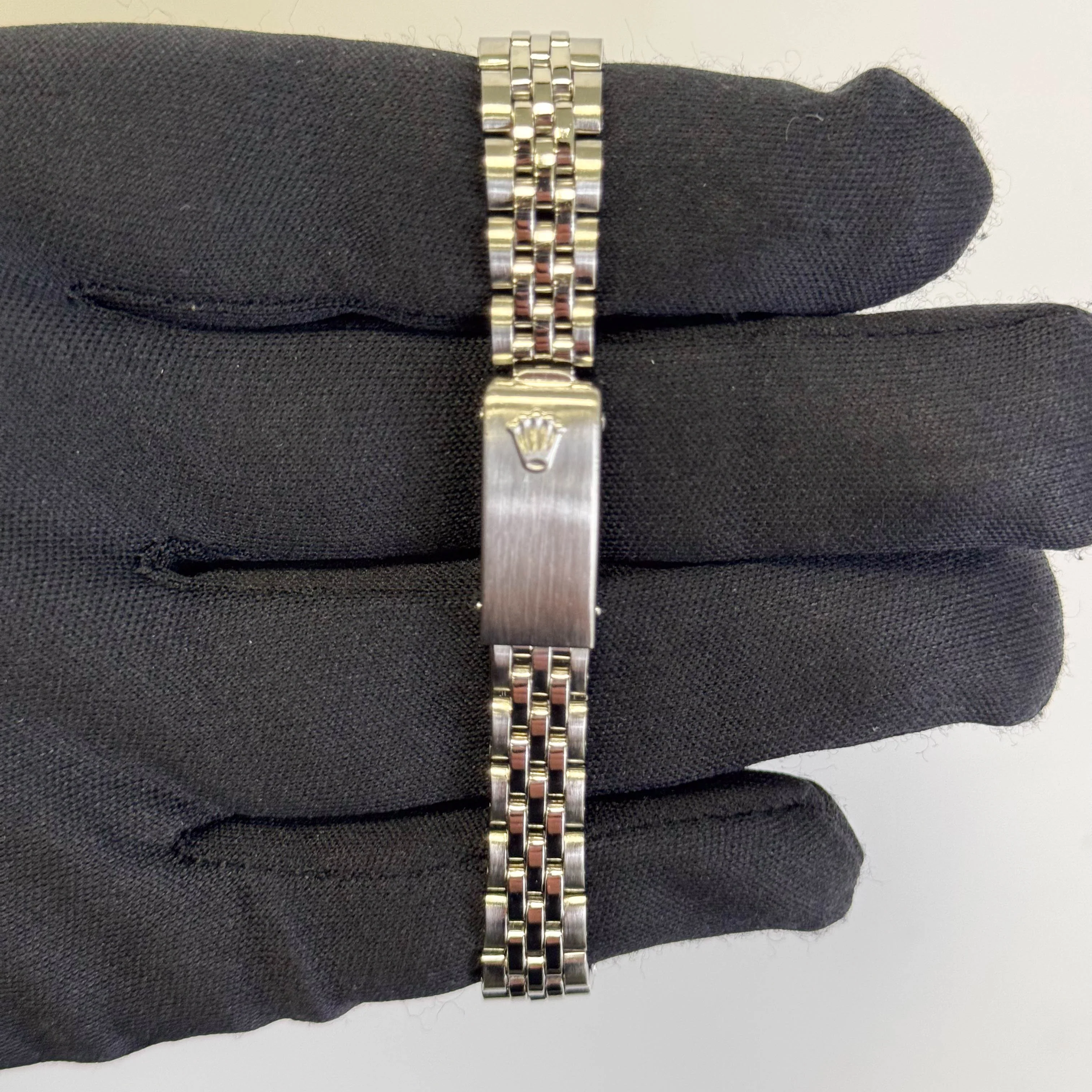 Rolex Oyster Perpetual Datejust 26mm Silver Dial Watch Ref# 69160 - Image 4