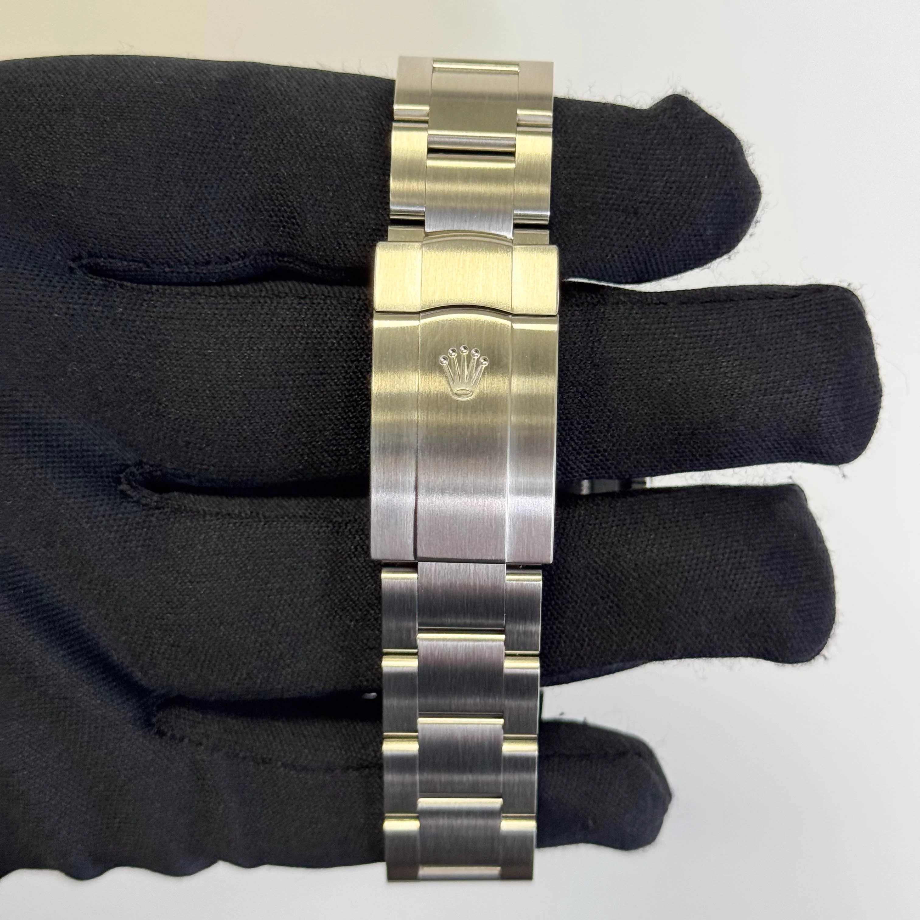 Rolex Oyster Perpetual Lavender 41mm Dial Watch Ref# 134300 - Image 4