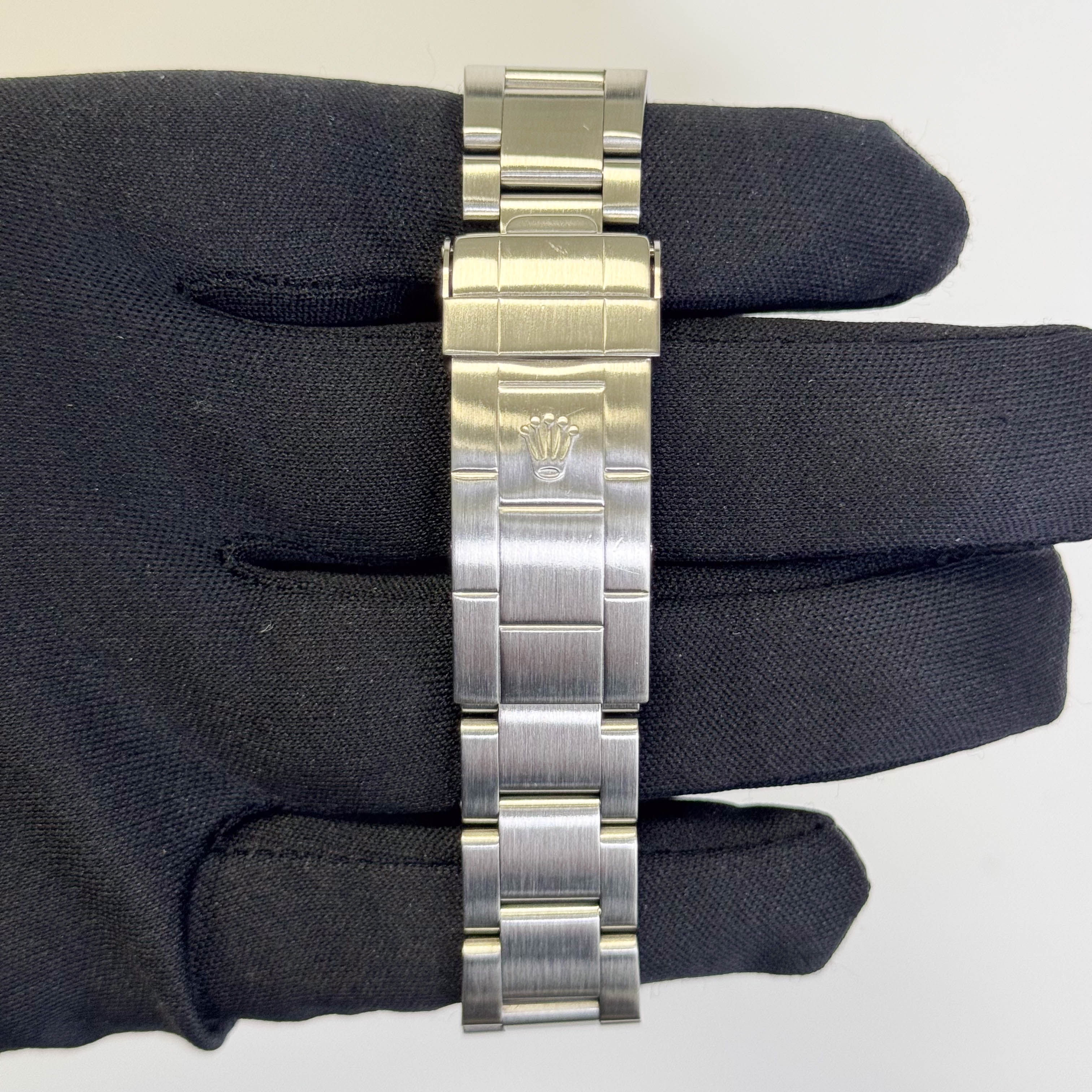 Rolex Submariner 40mm Black Dial Watch Ref# 16610LV - Image 4