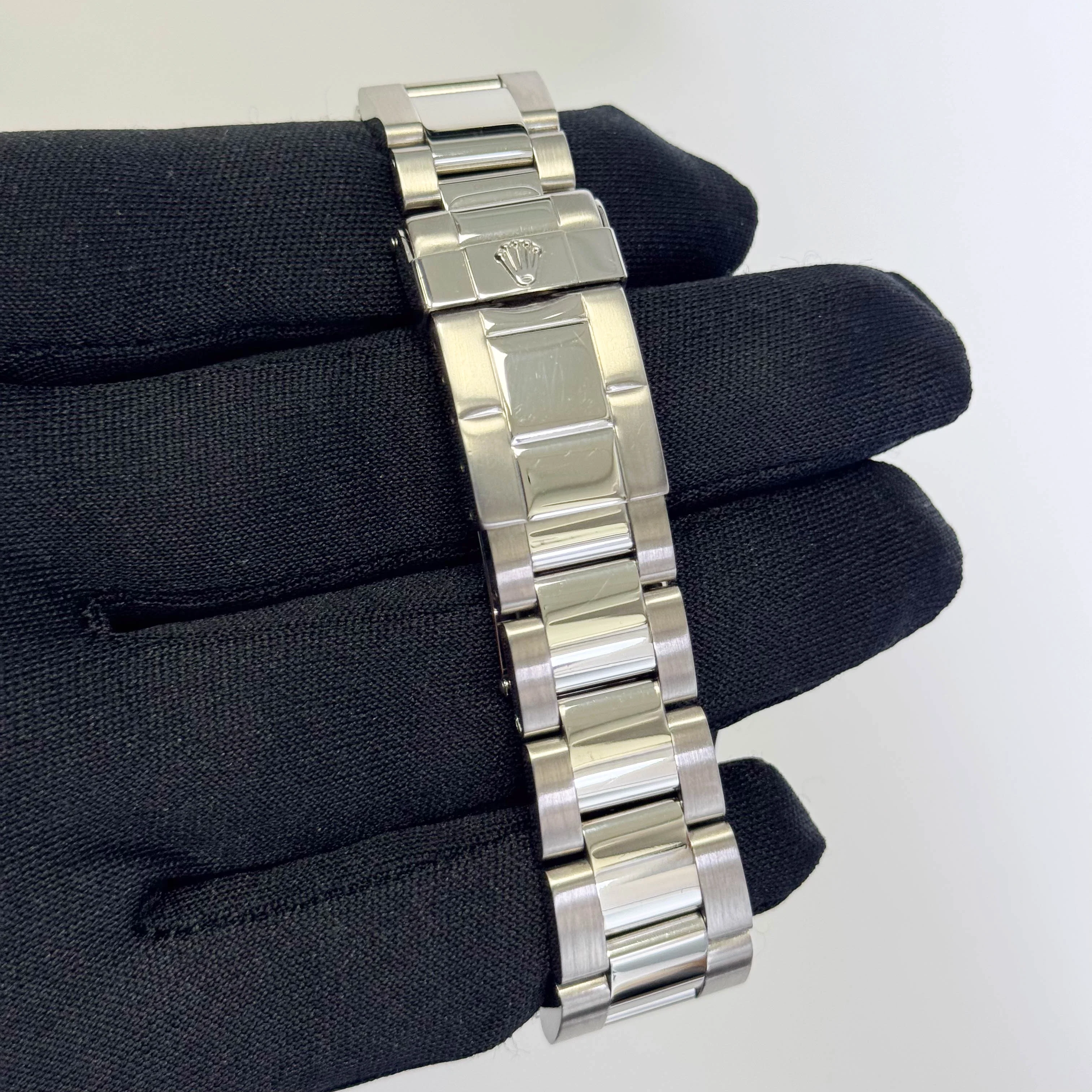 Rolex Yacht-Master 40mm Platinum Dial Watch Ref# 16622 - Image 4