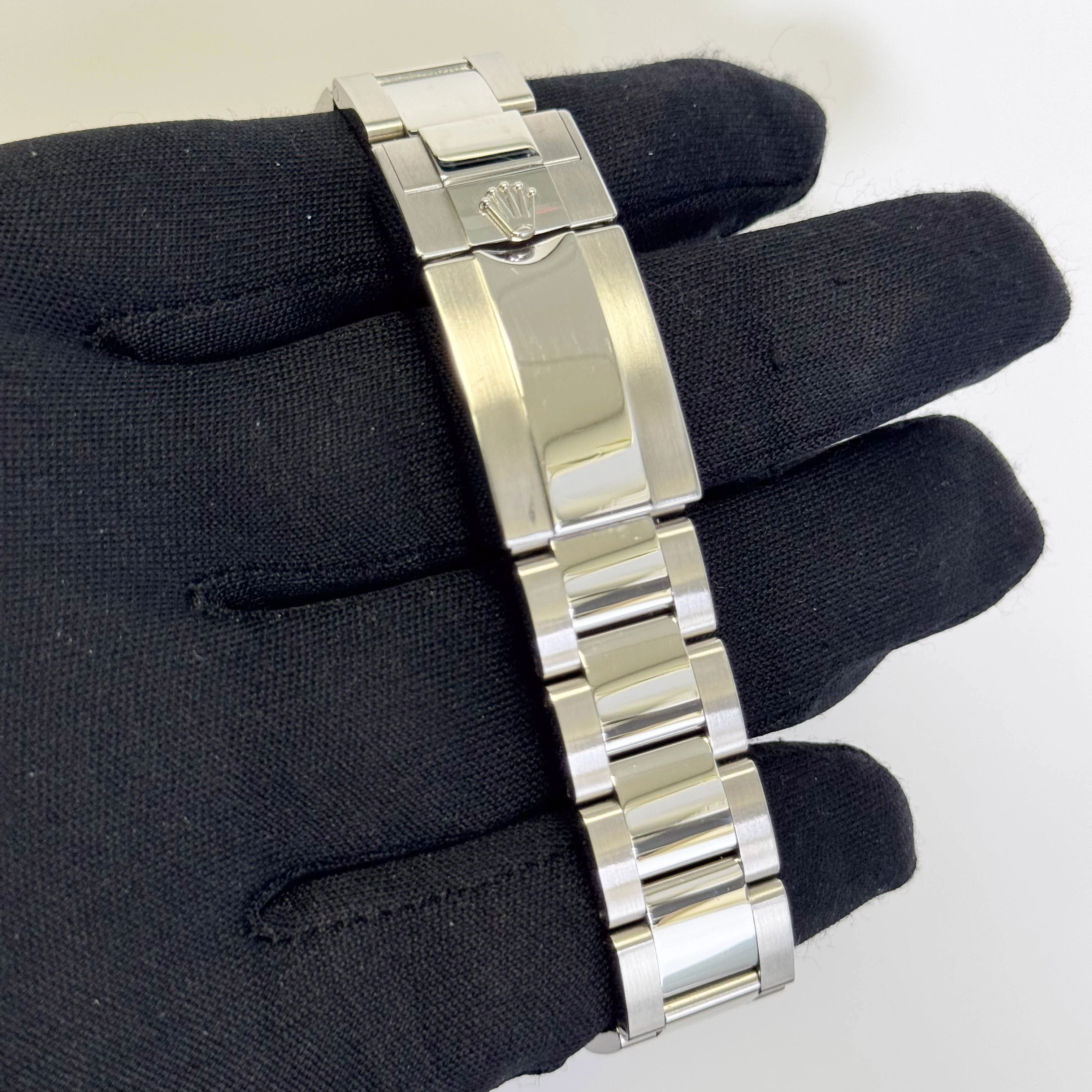 Rolex Yacht-Master 40mm Rhodium Dial Watch Ref# 126622 - Image 4