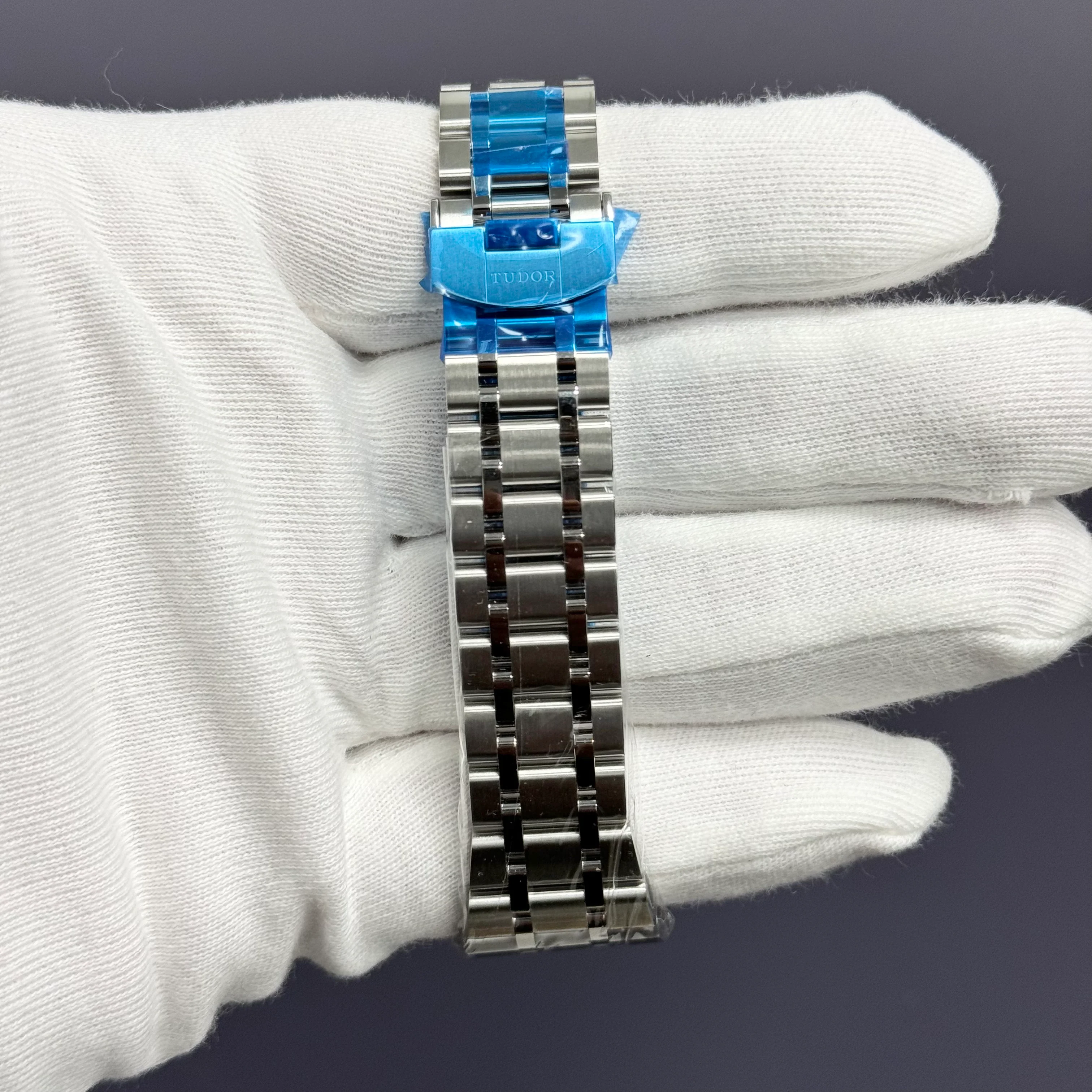 Tudor Royal 41mm Stainless Steel Black Dial Watch Ref# 28600 - Image 4