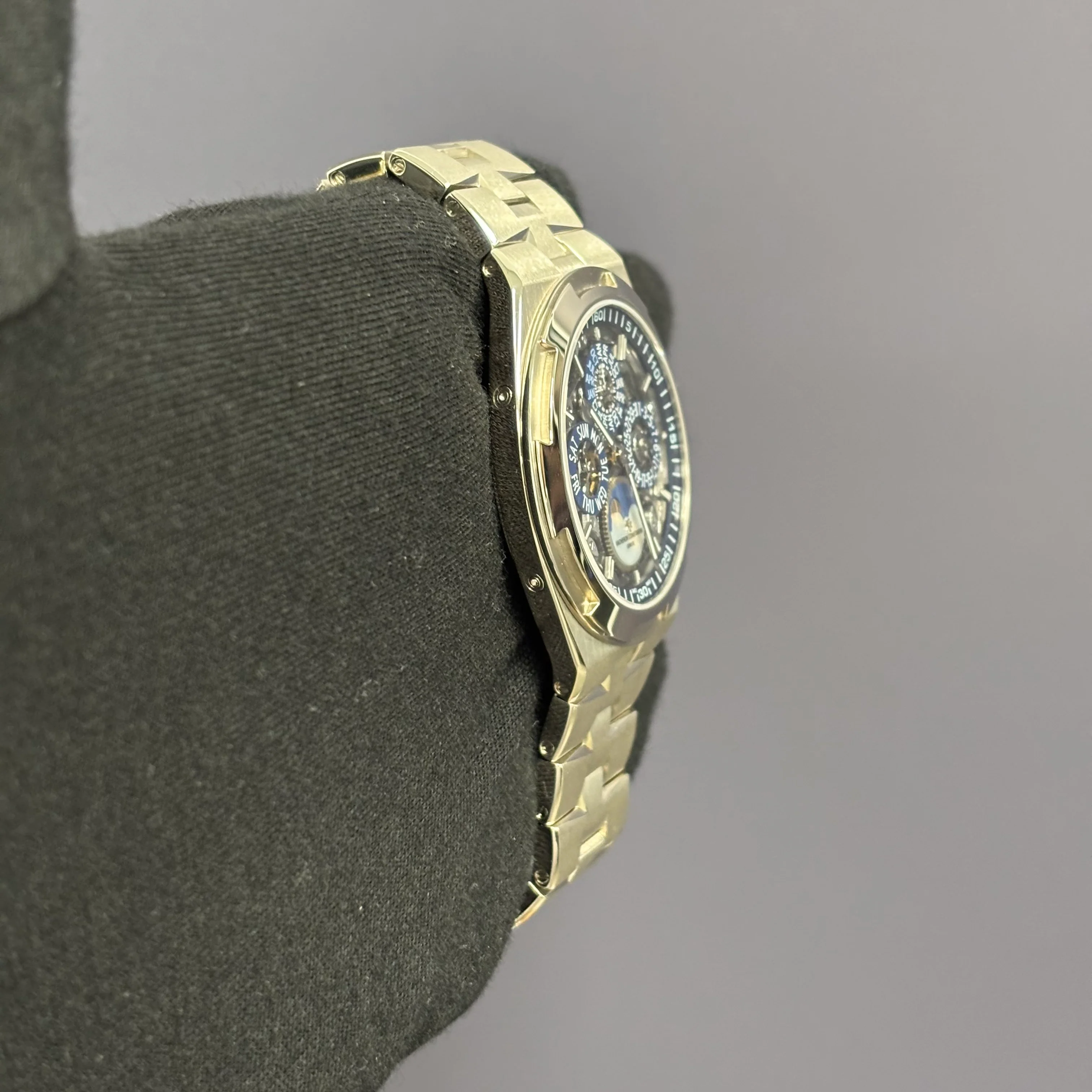 Vacheron Constantin Overseas 41.5mm Openwork Dial Watch Ref# 4300V/120G-B946 - Image 3