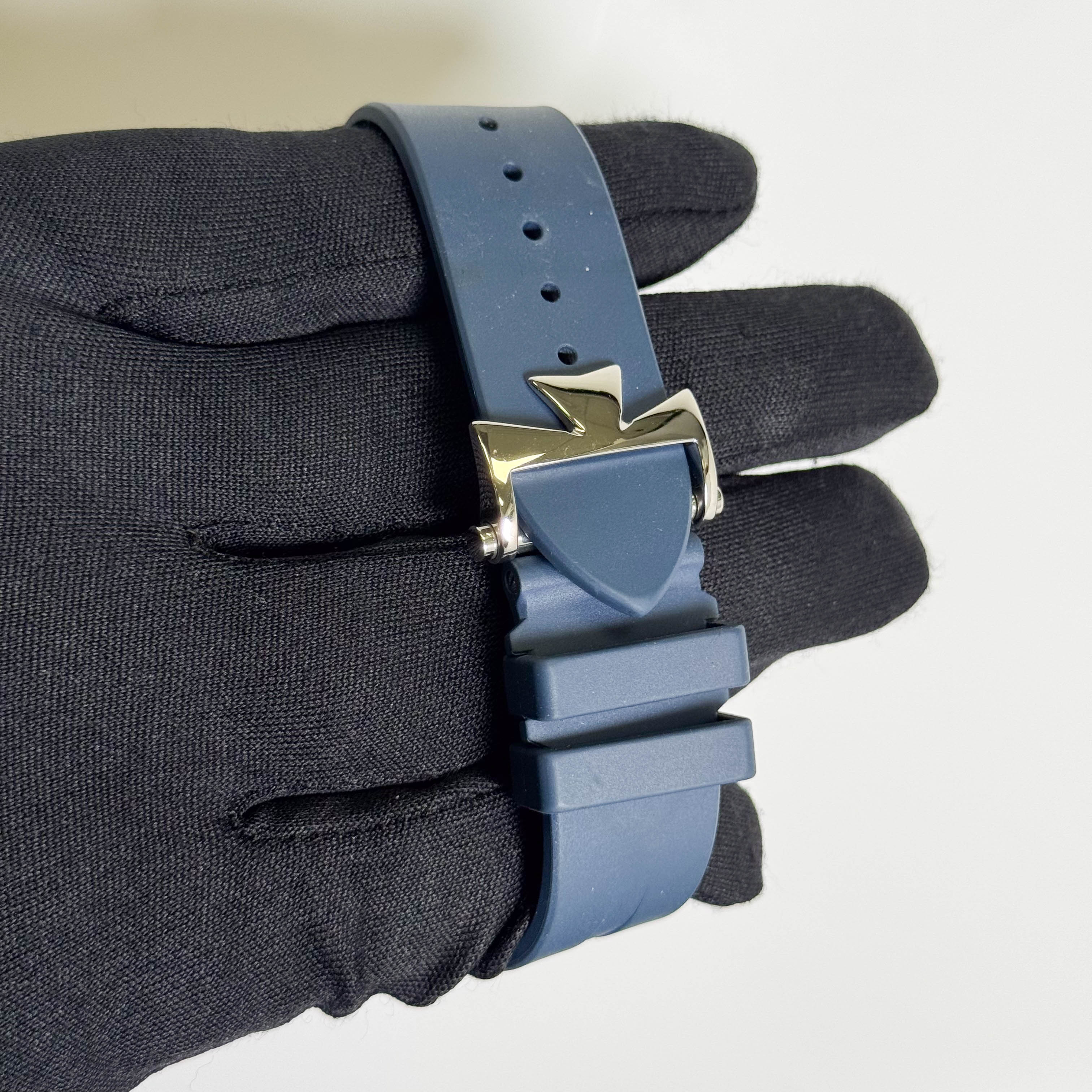 Vacheron Constantin Overseas 42mm Blue Dial Watch Ref# 49150/000A-9745 - Image 4